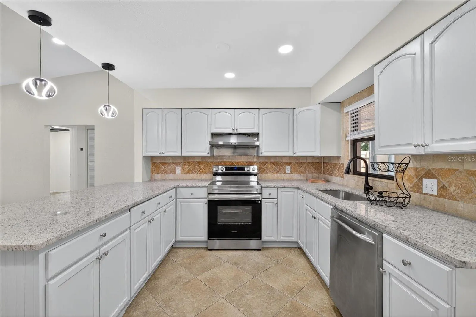 1945 PALM DR