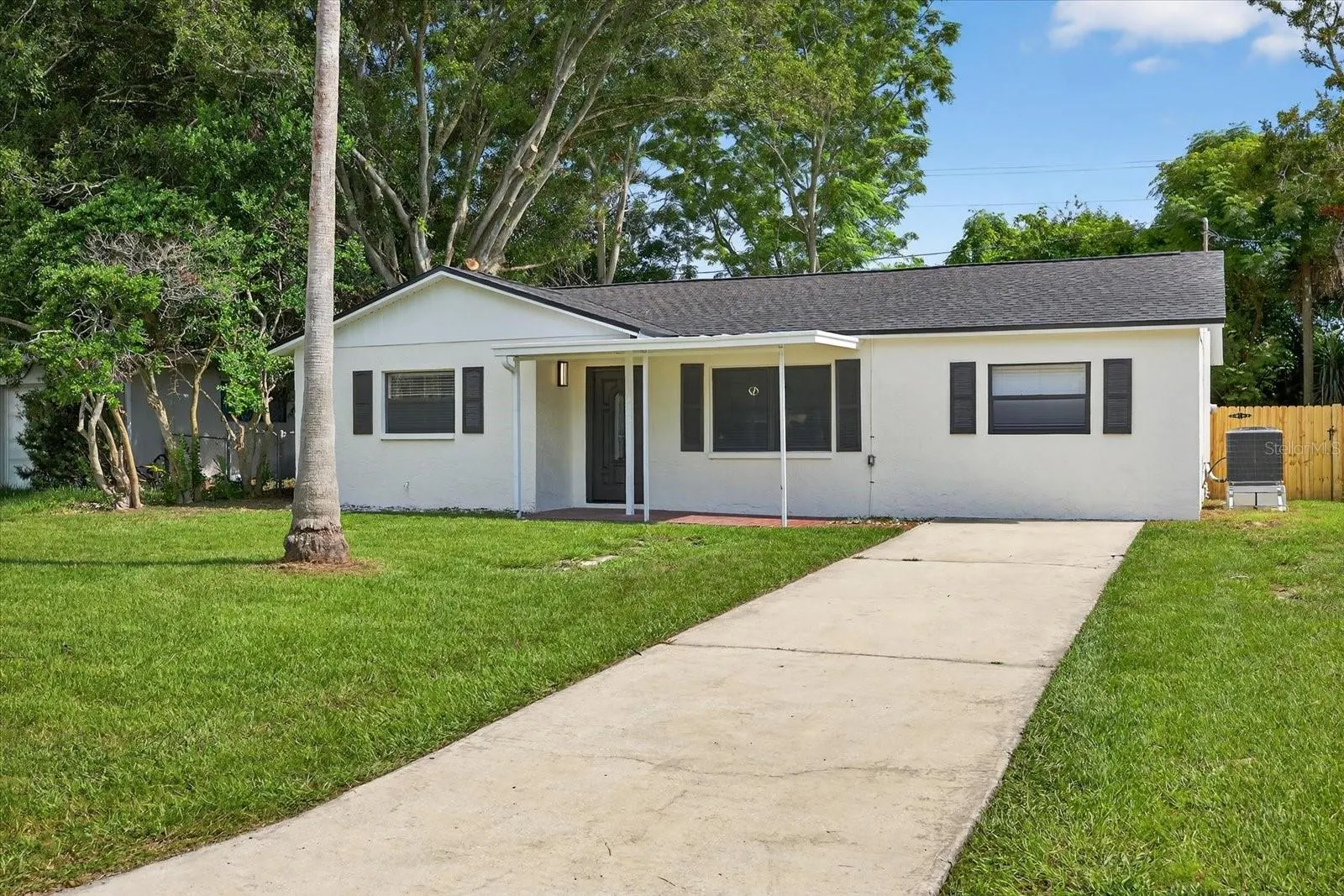 1945 PALM DR