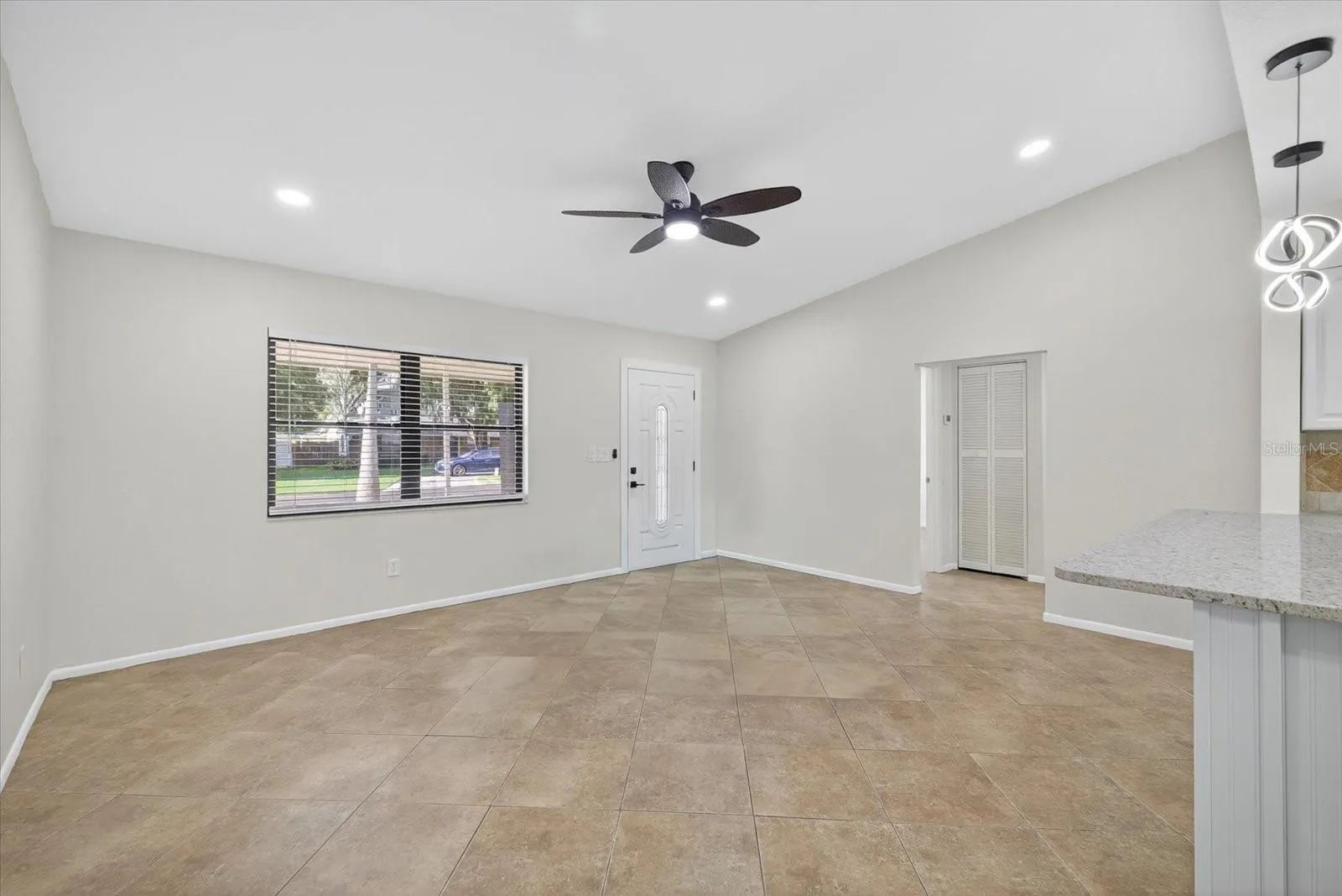1945 PALM DR