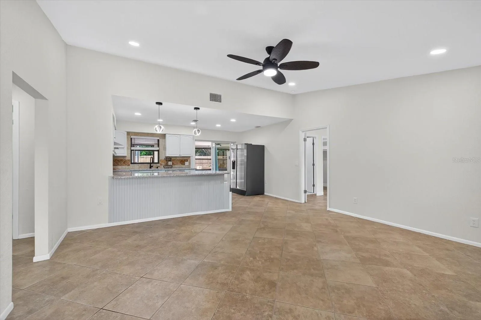 1945 PALM DR