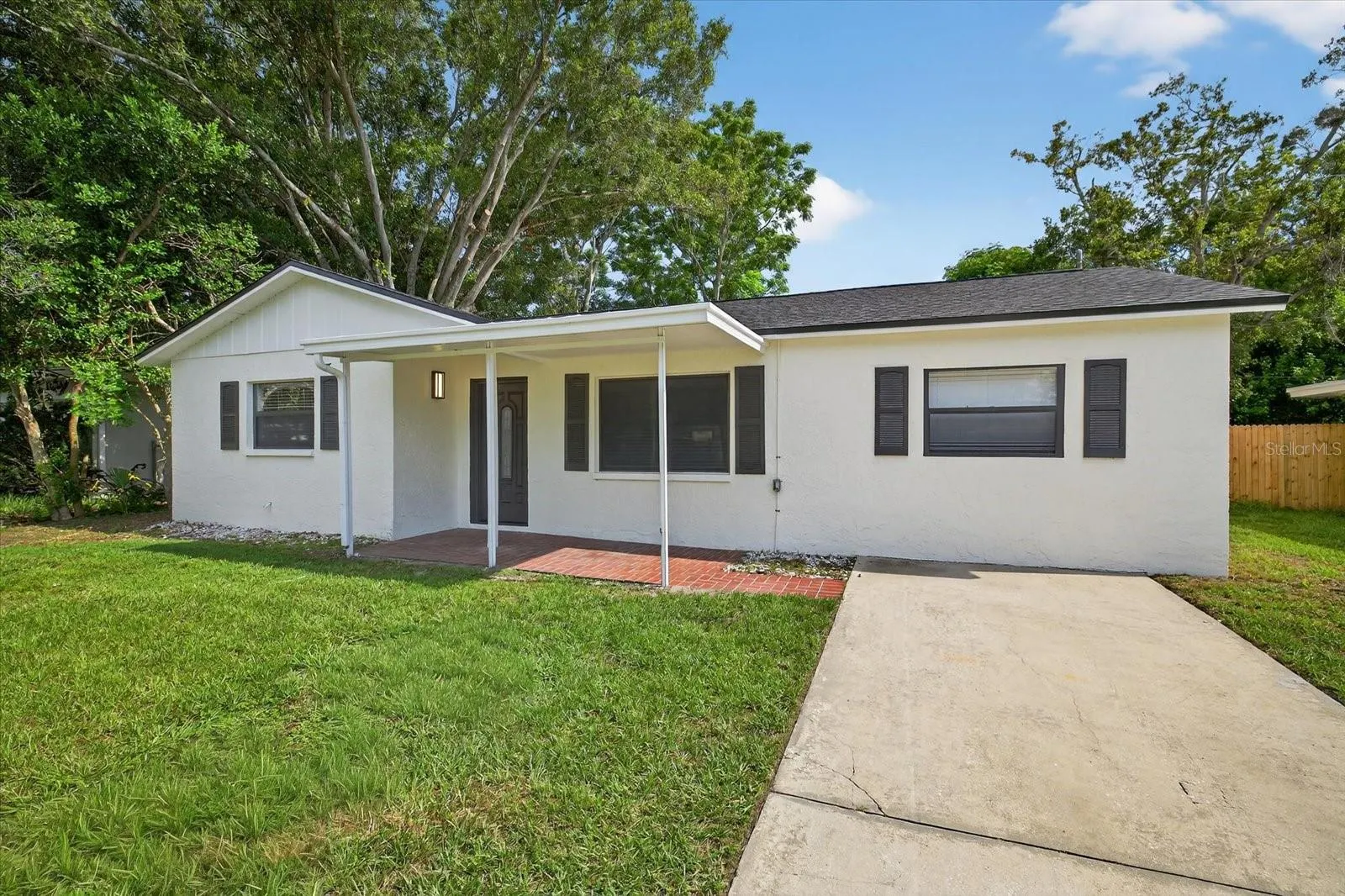 1945 PALM DR