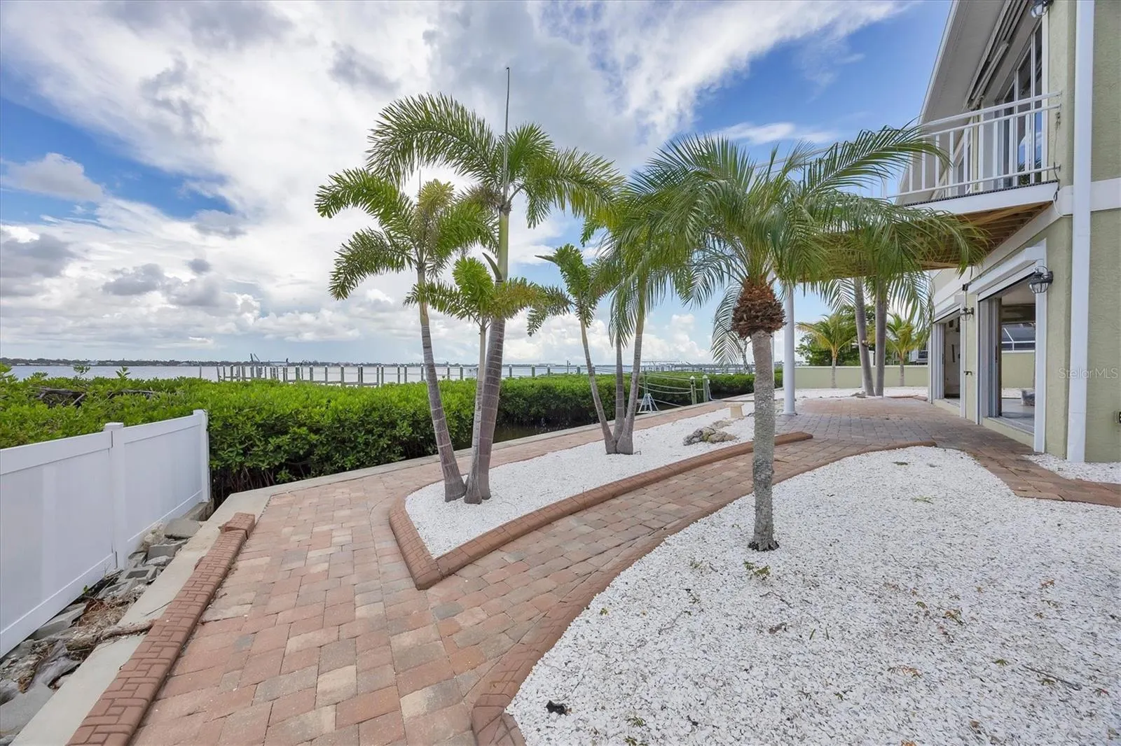 4111 N BEACH RD