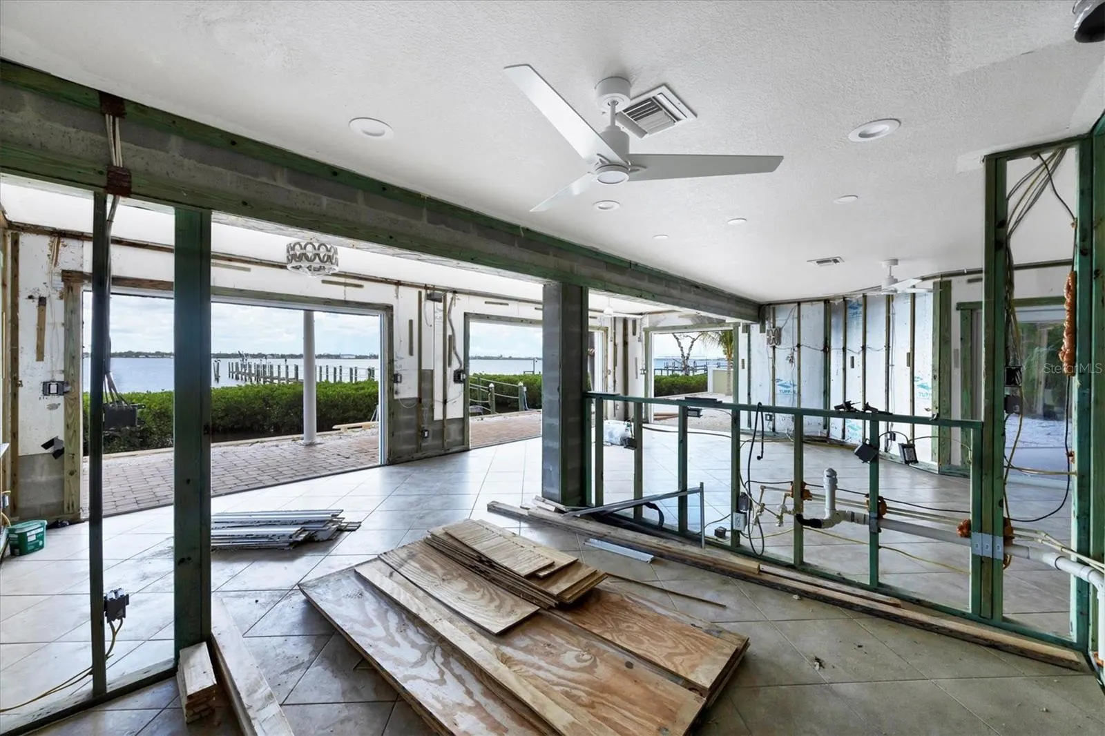 4111 N BEACH RD