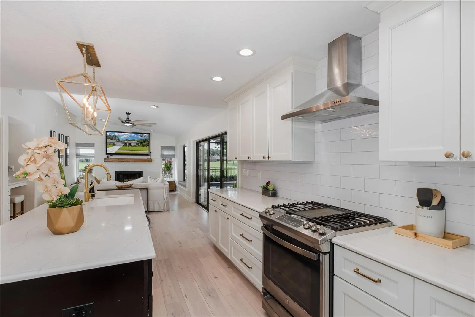 3139 HYDE PARK DR
