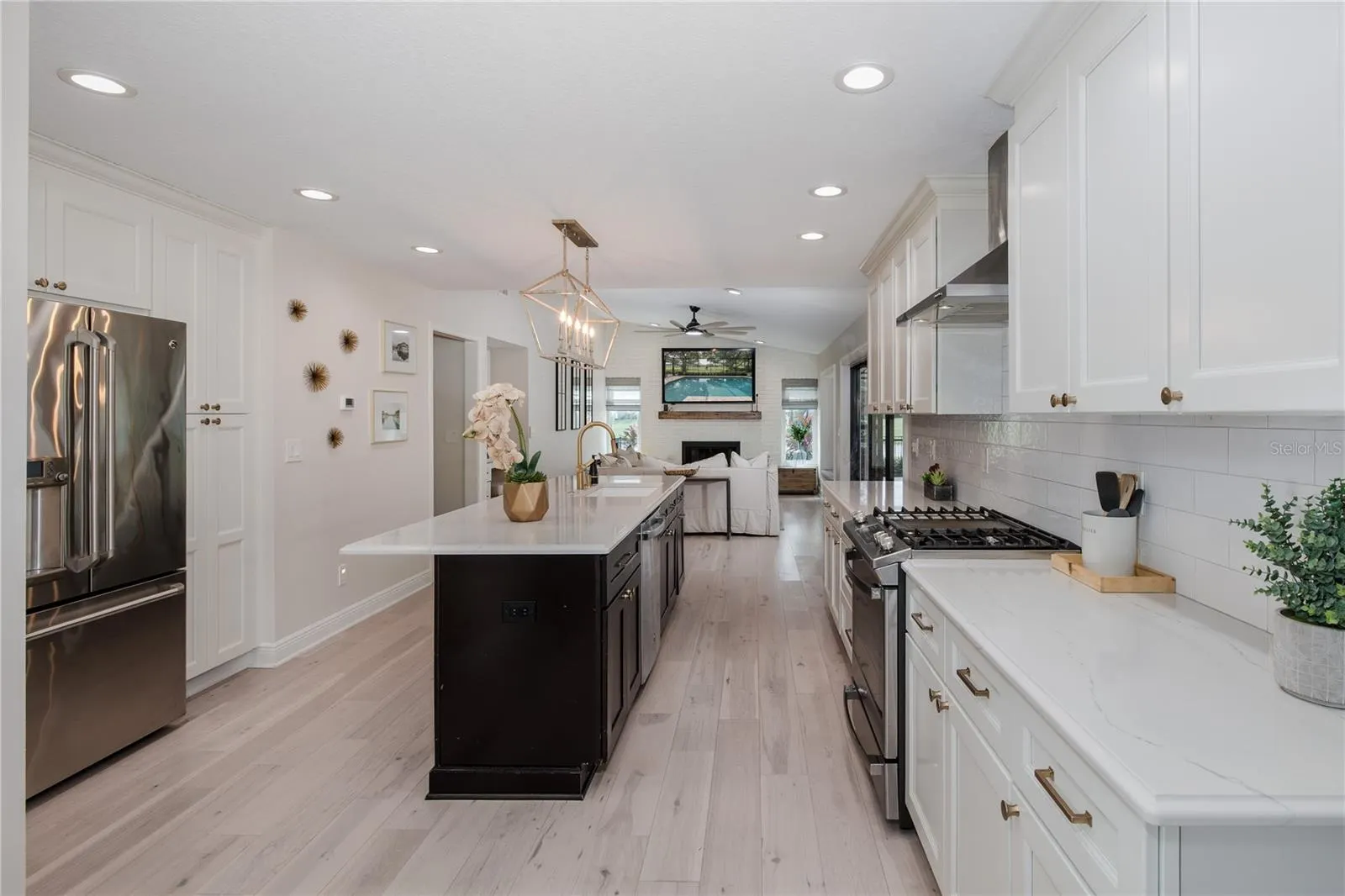 3139 HYDE PARK DR