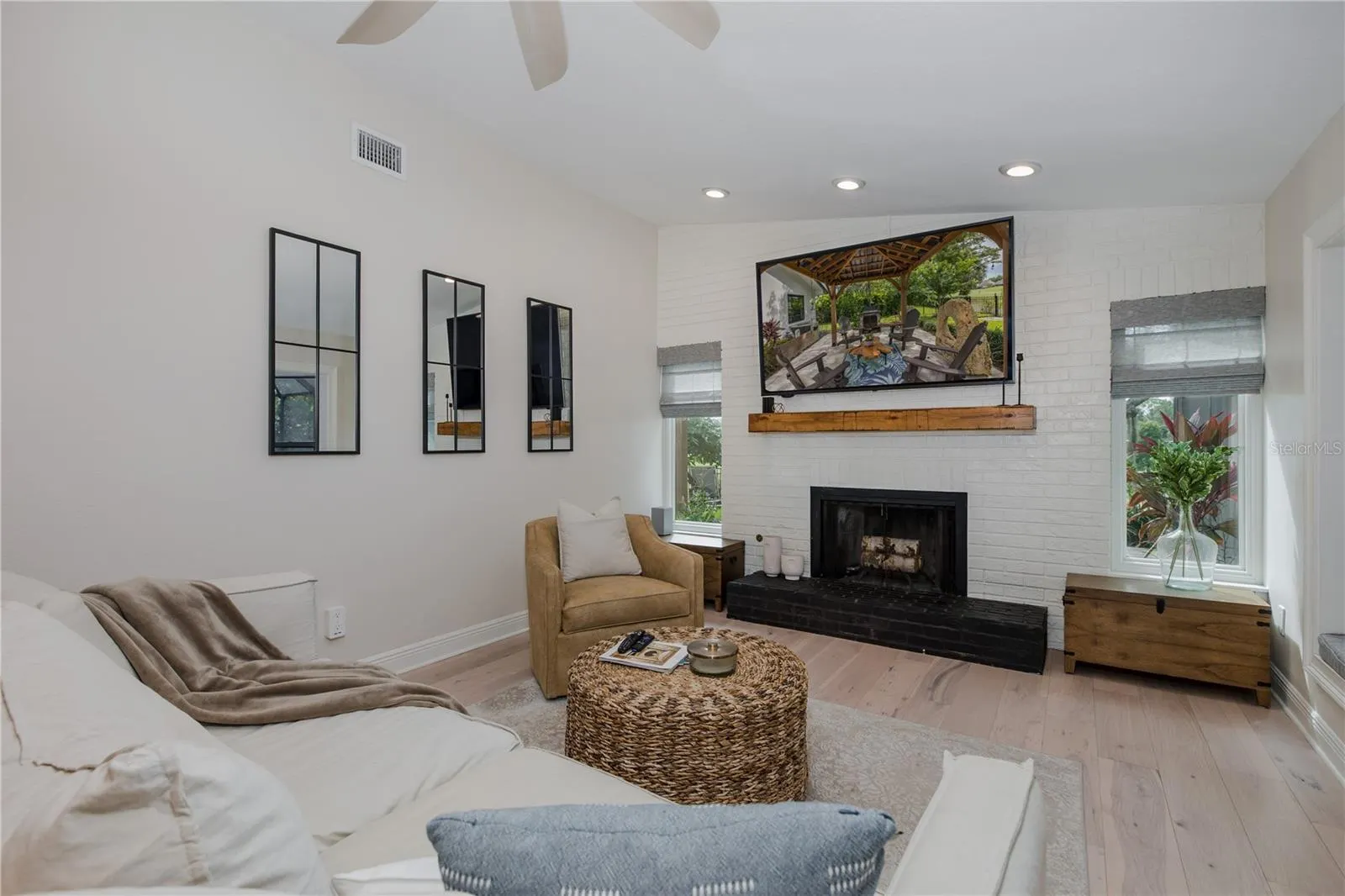 3139 HYDE PARK DR