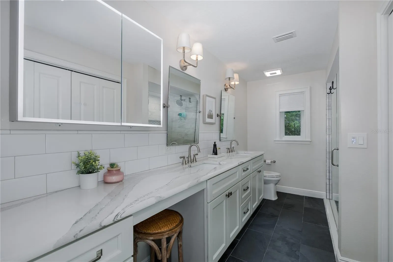 3139 HYDE PARK DR