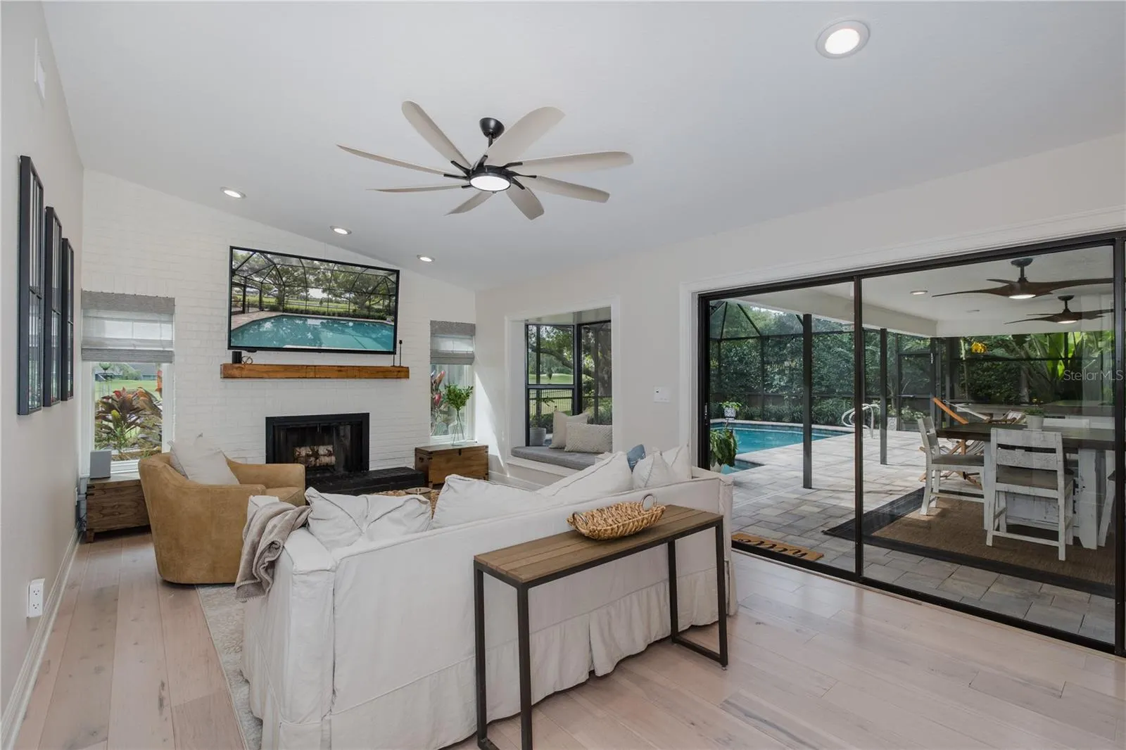 3139 HYDE PARK DR