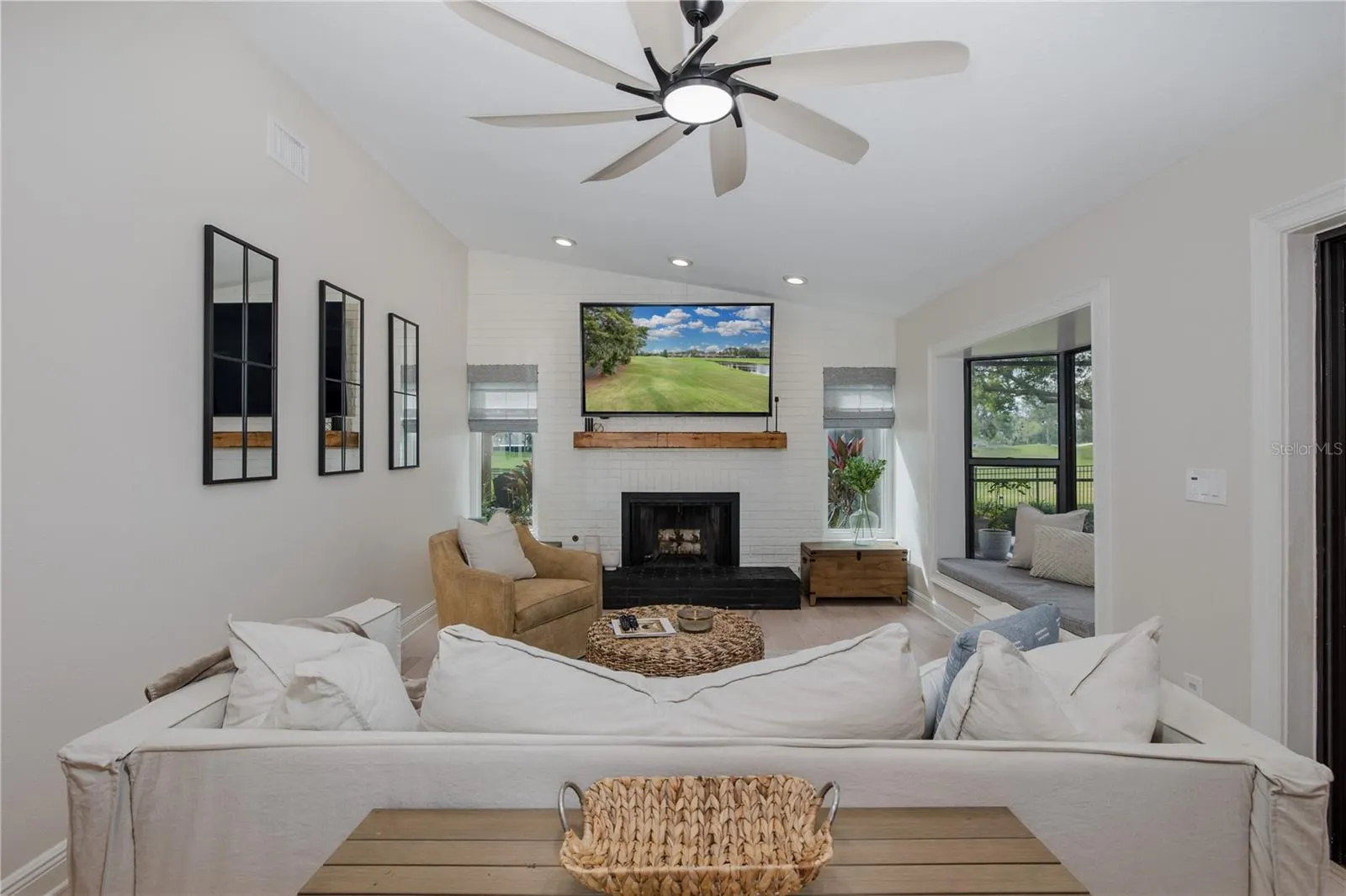 3139 HYDE PARK DR