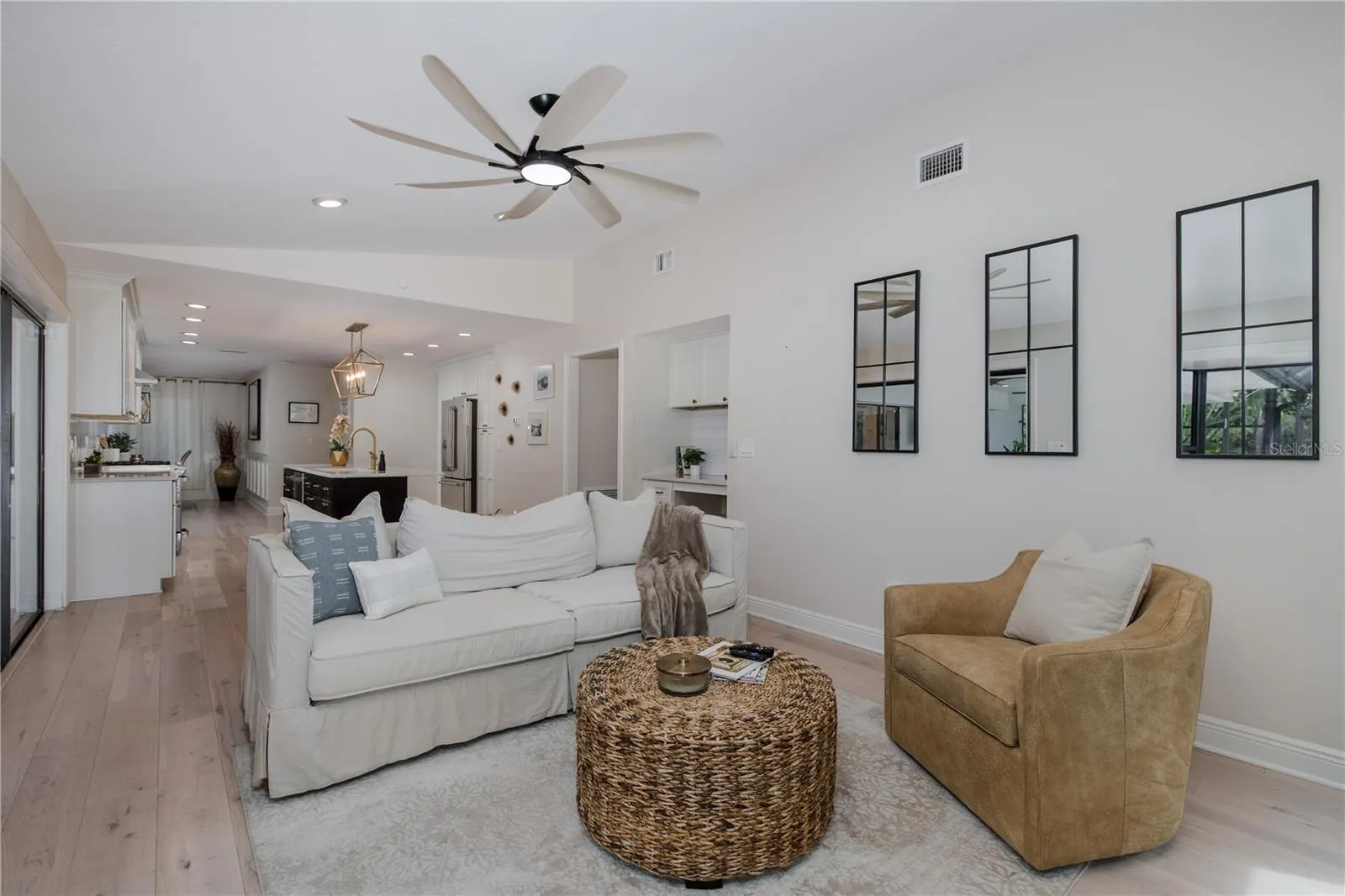 3139 HYDE PARK DR
