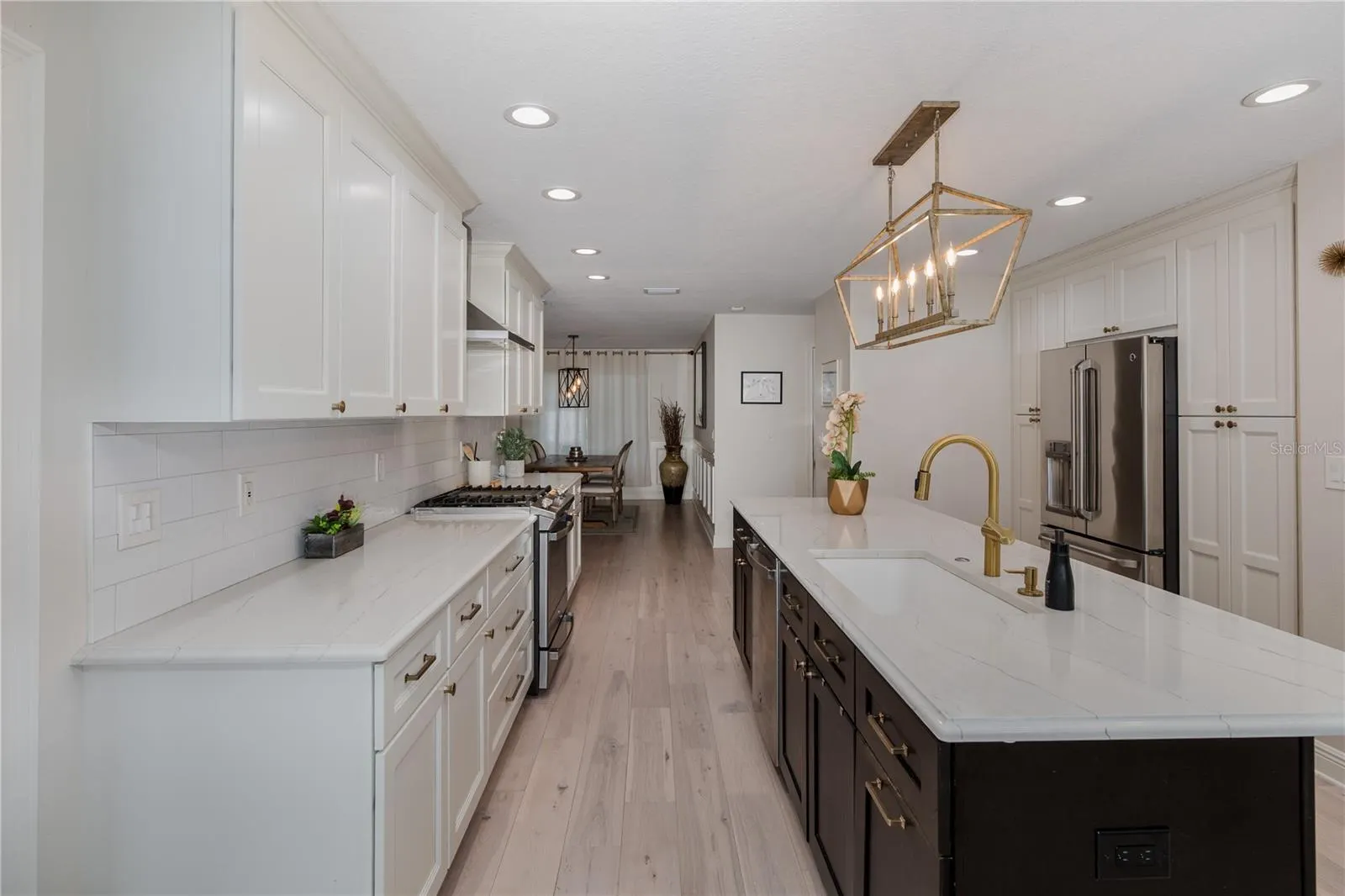 3139 HYDE PARK DR