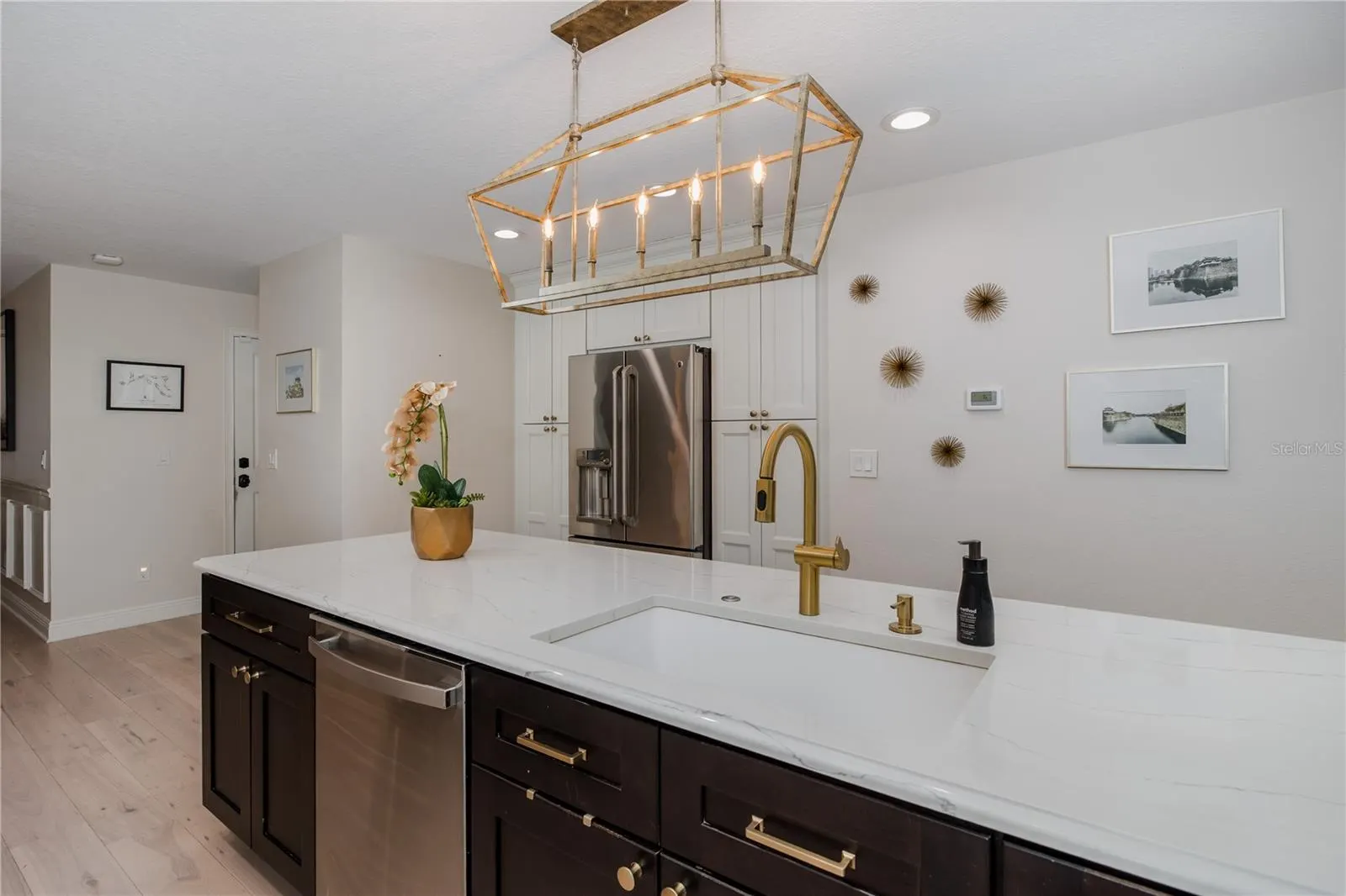 3139 HYDE PARK DR