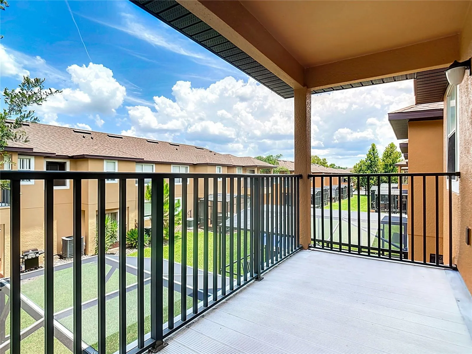 2723 ROADSTER LN