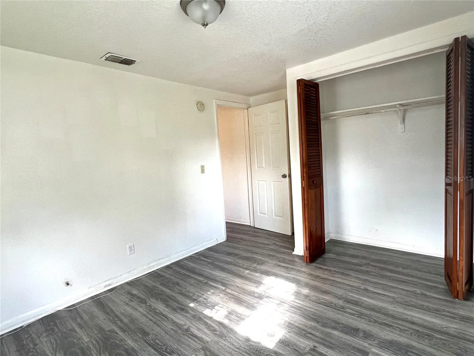 1016 E SENECA AVE #B, #B