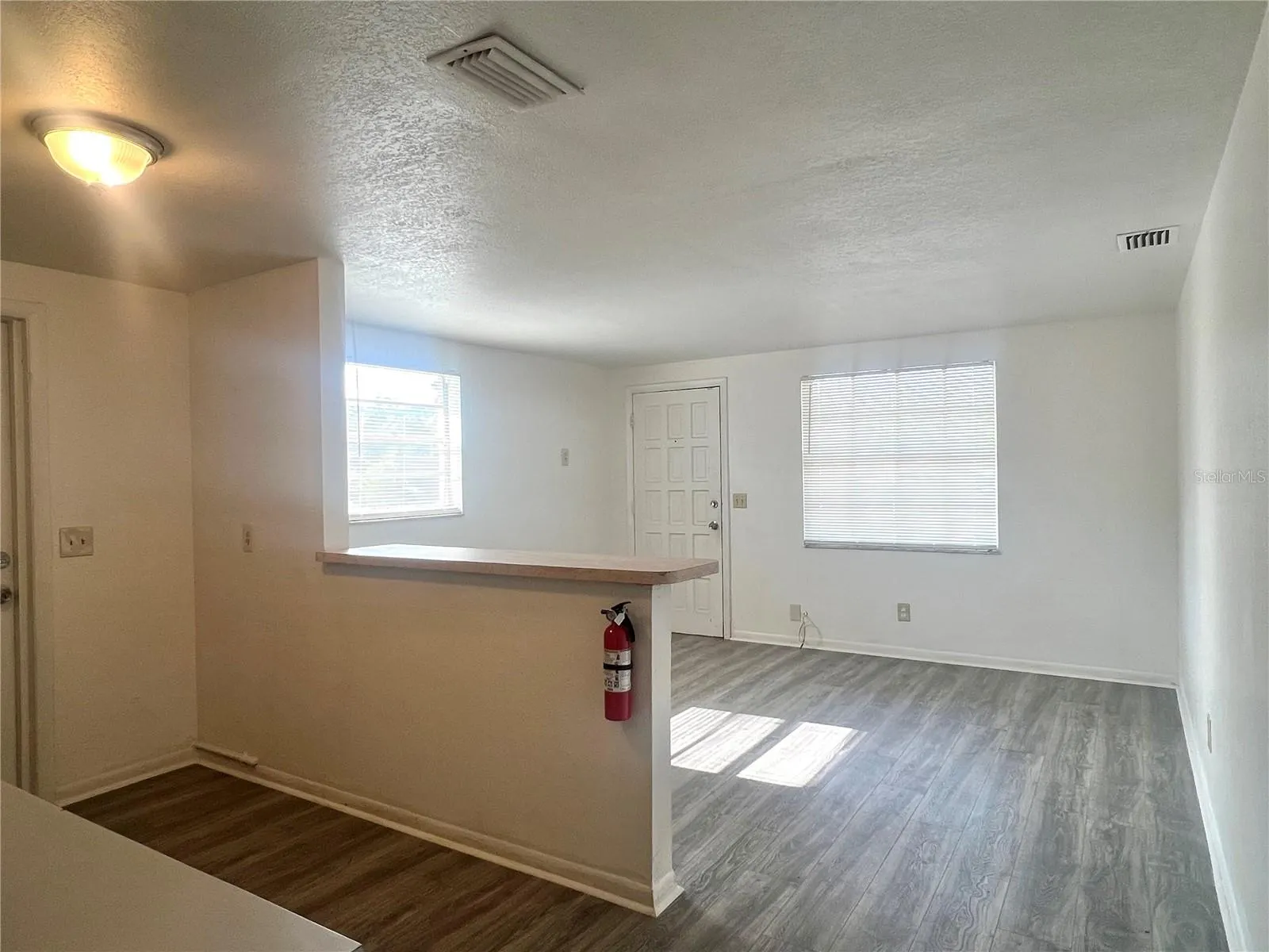 1016 E SENECA AVE #B, #B