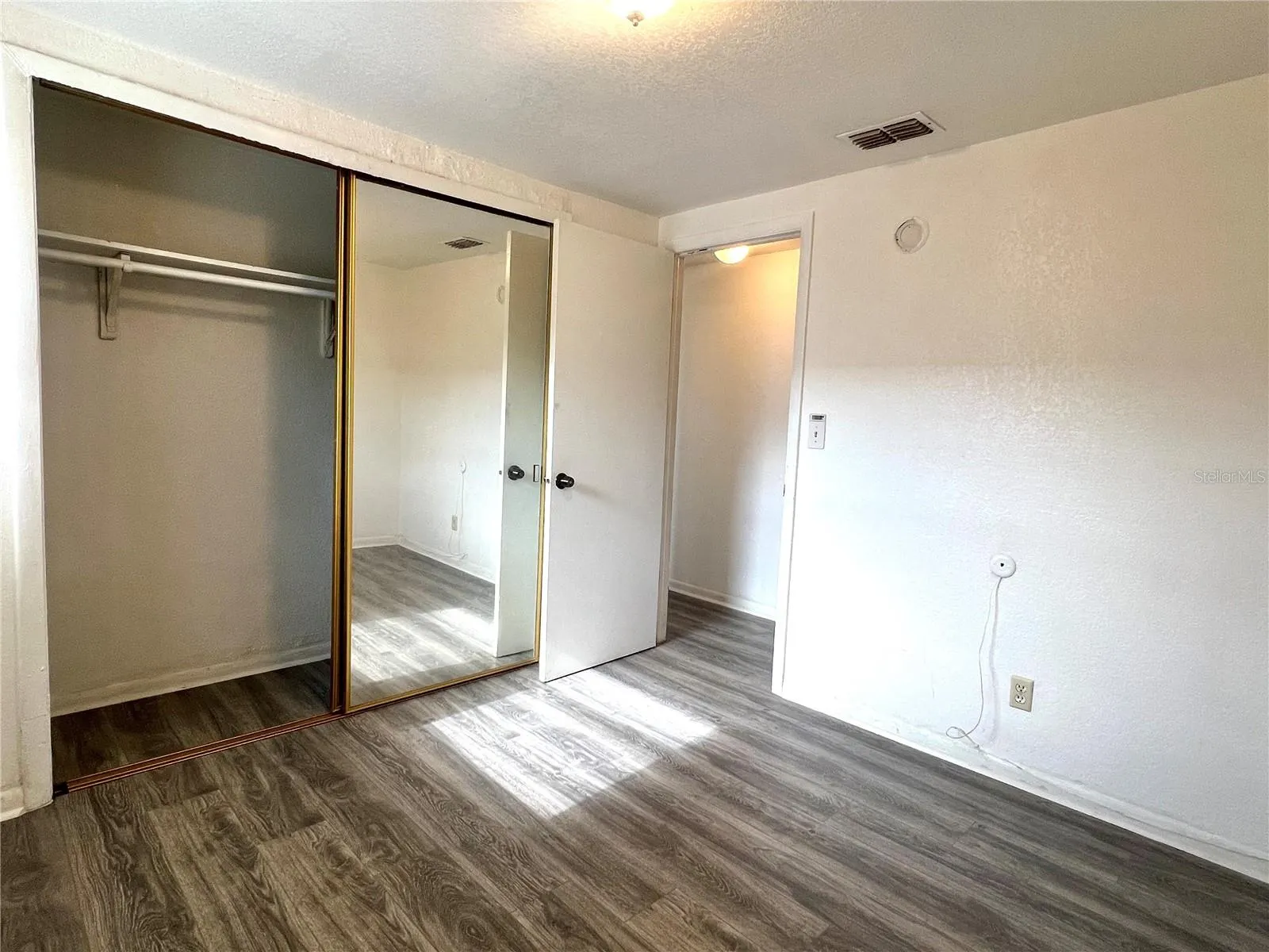 1016 E SENECA AVE #B, #B