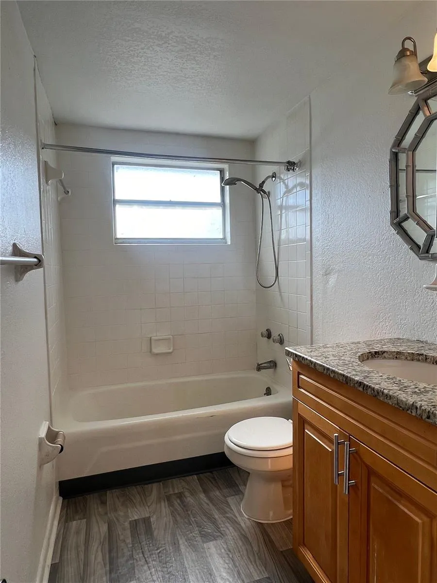 1016 E SENECA AVE #B, #B
