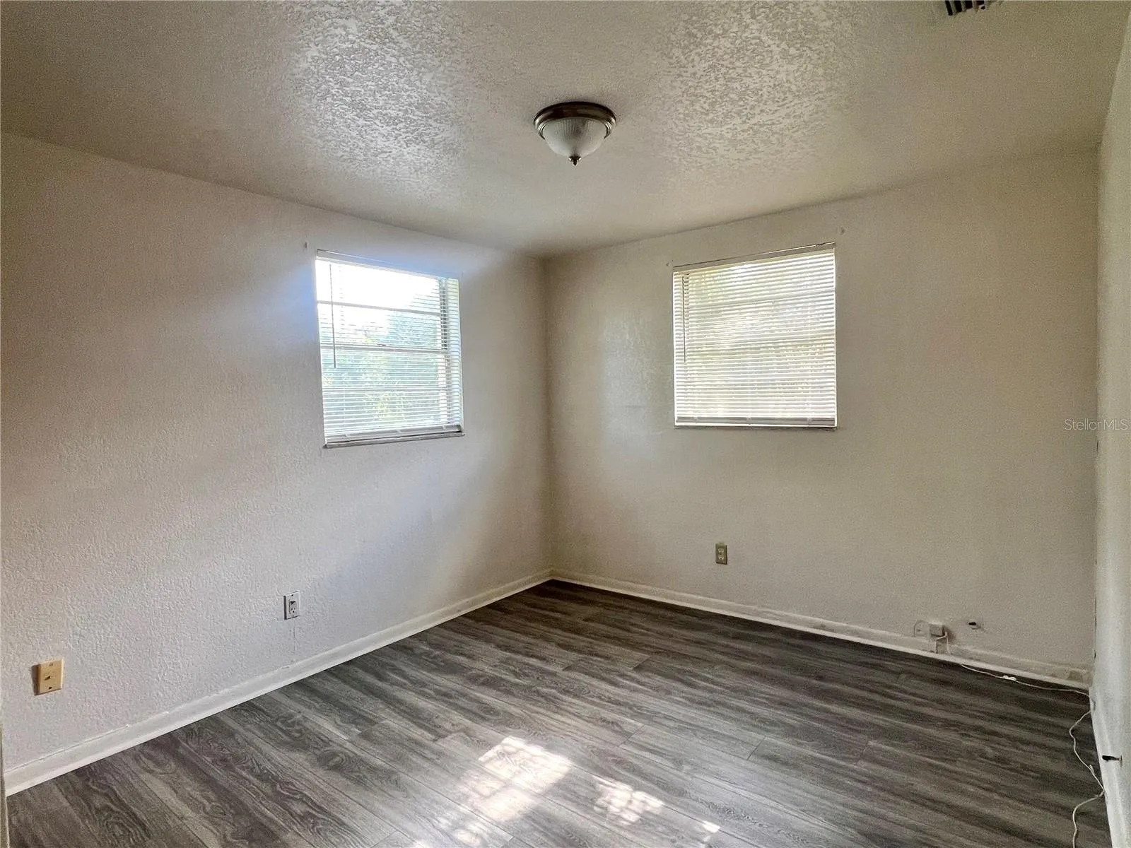 1016 E SENECA AVE #B, #B