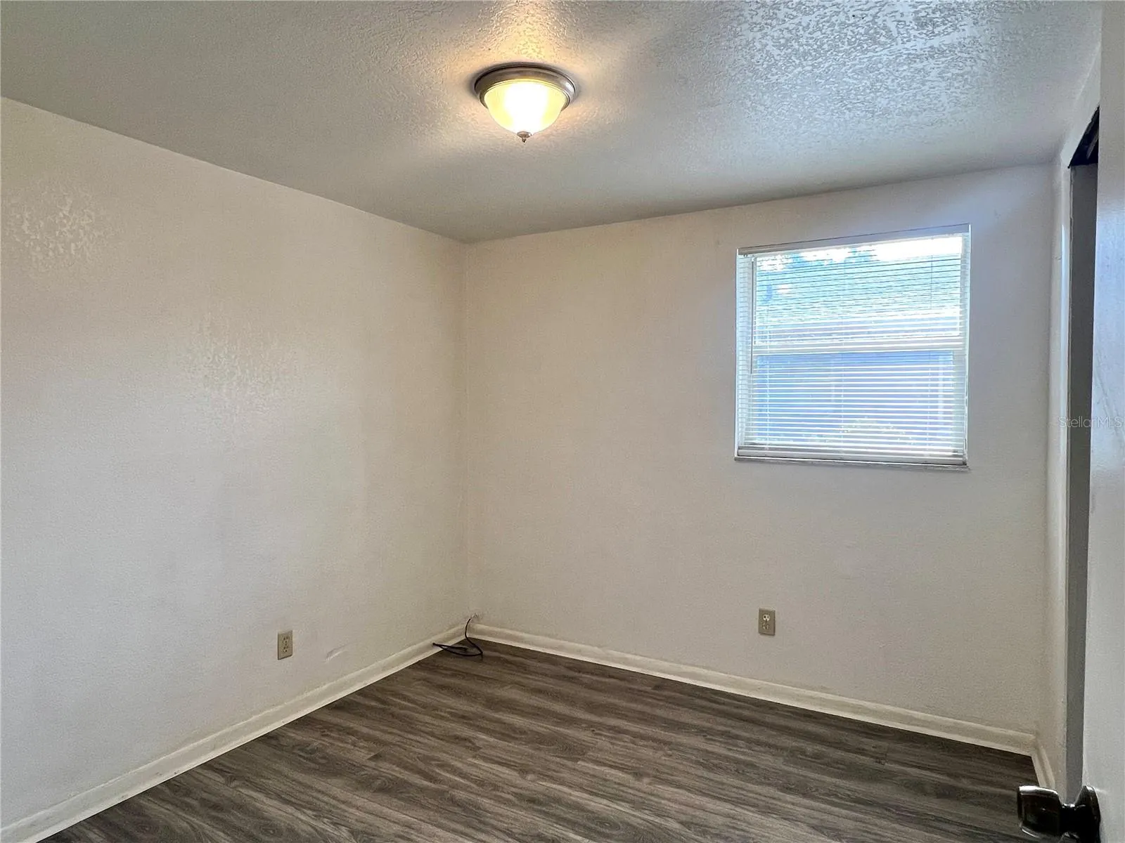 1016 E SENECA AVE #B, #B