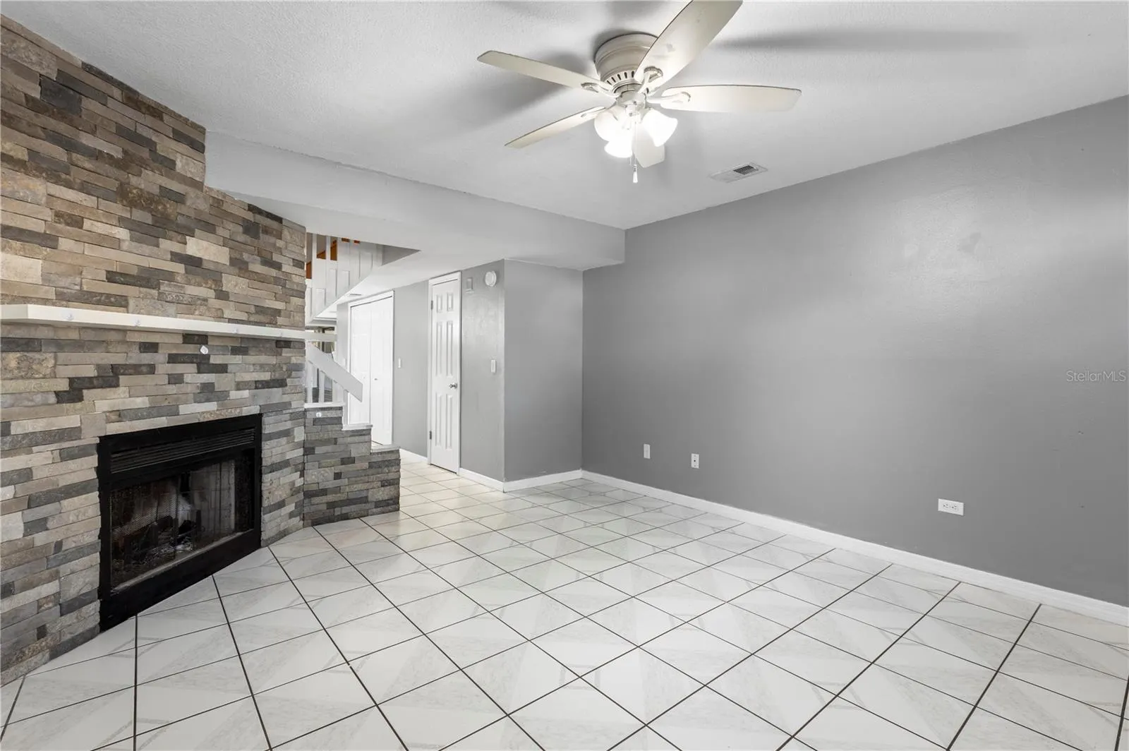 8511 J R MANOR DR