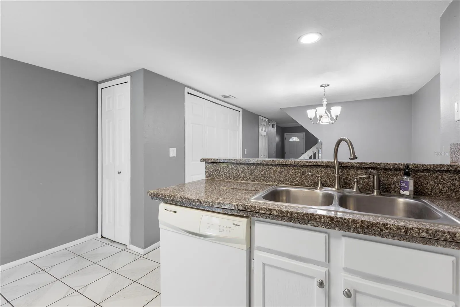 8511 J R MANOR DR
