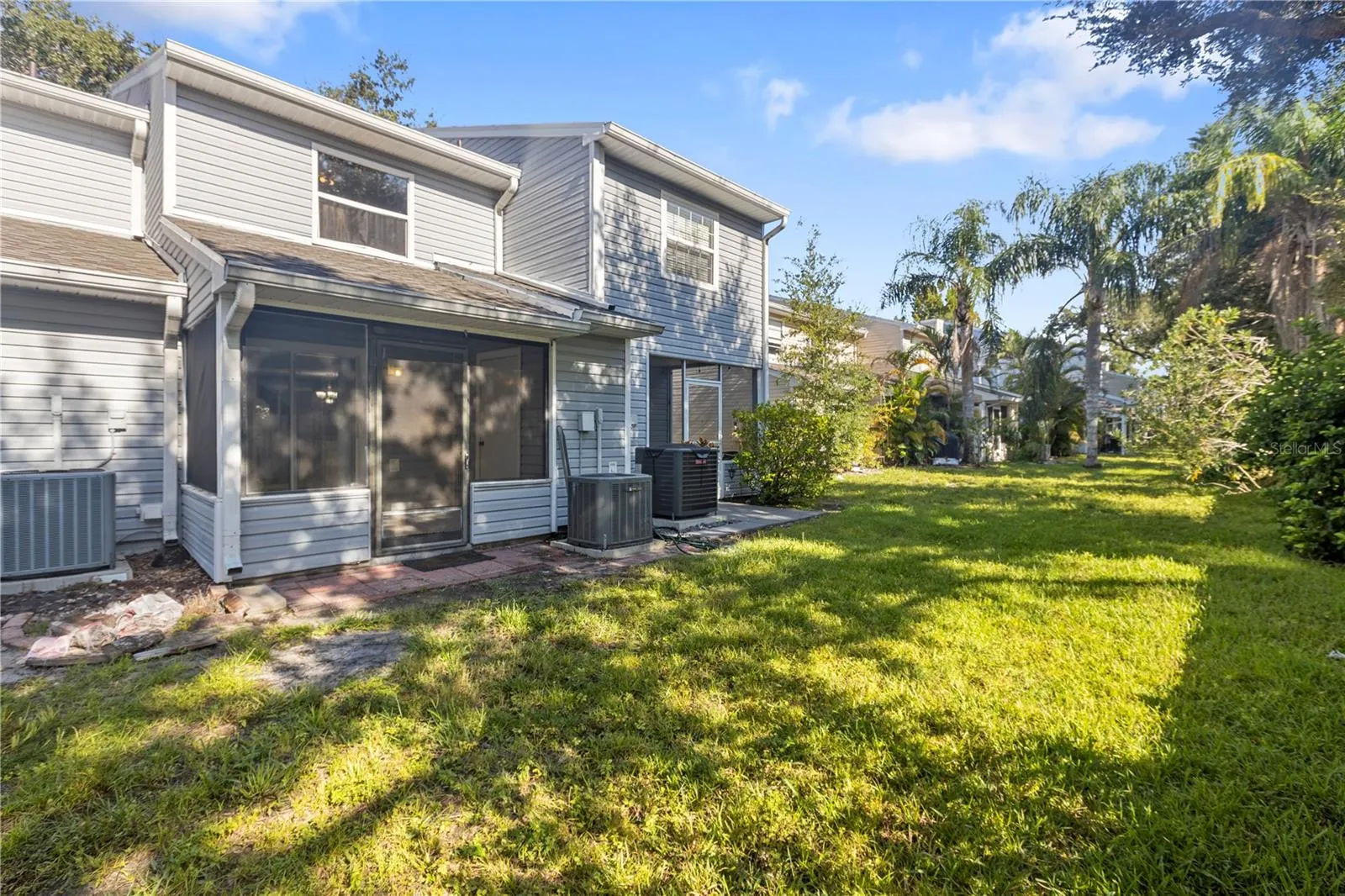 8511 J R MANOR DR