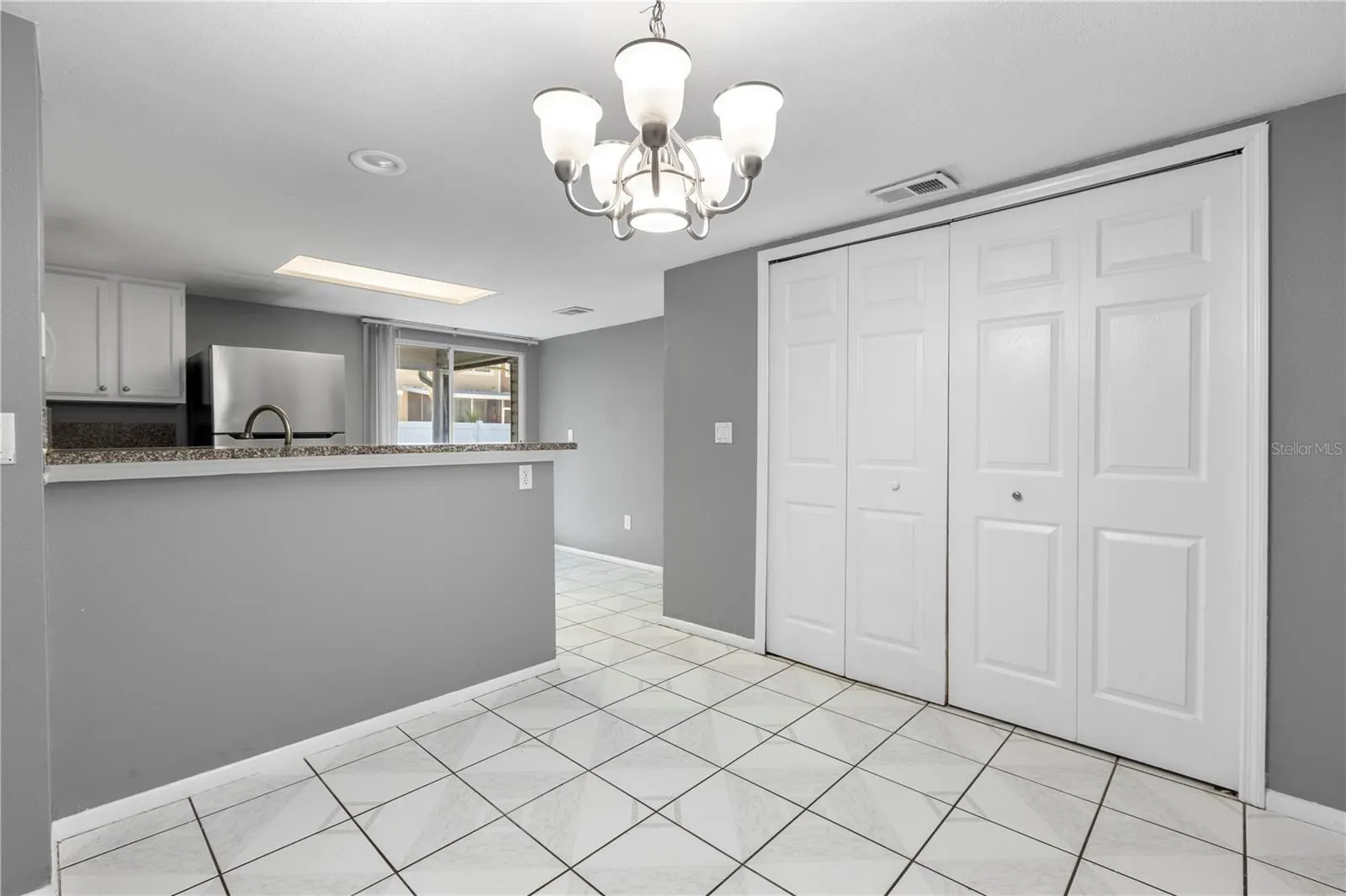 8511 J R MANOR DR