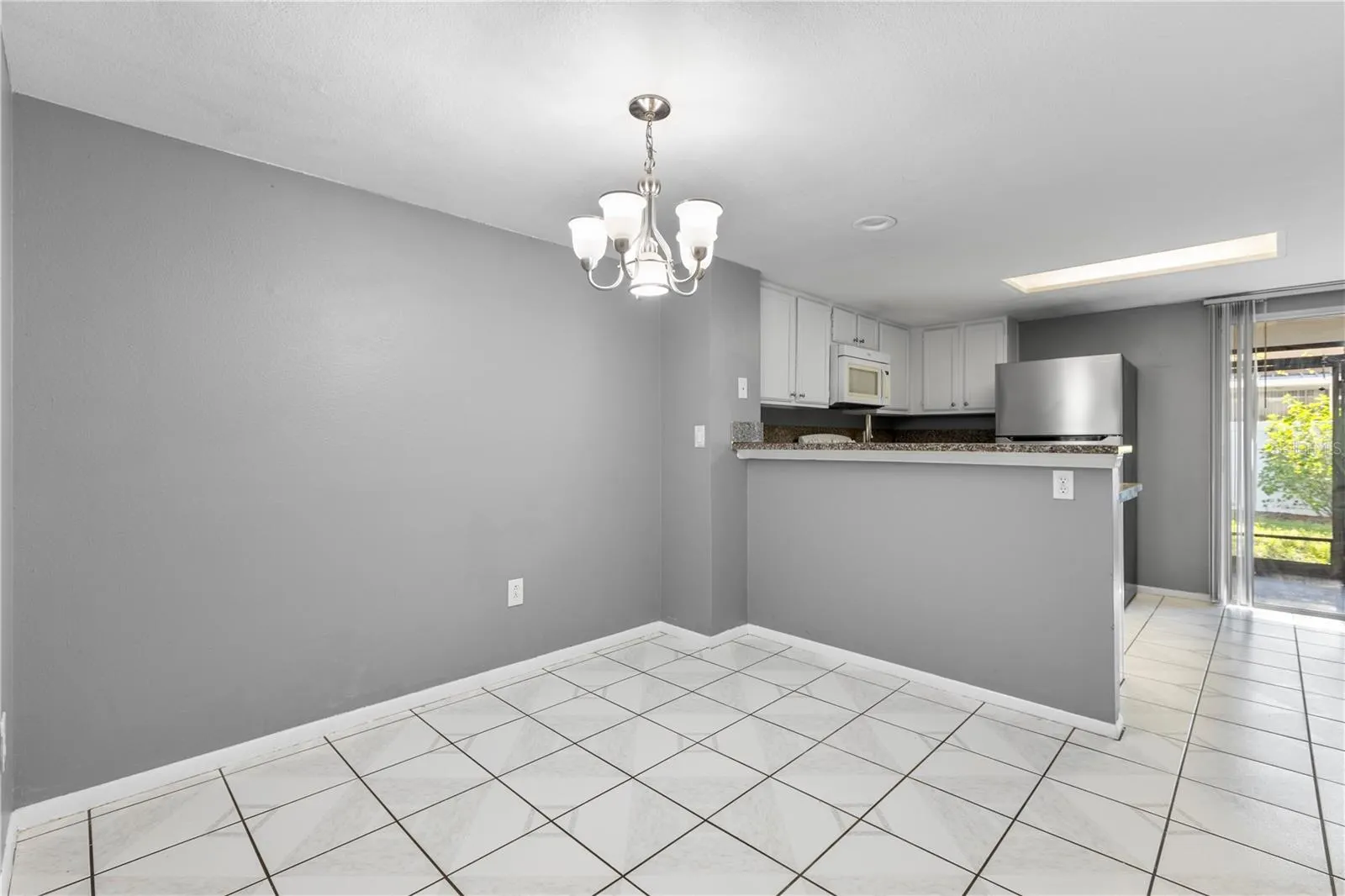 8511 J R MANOR DR