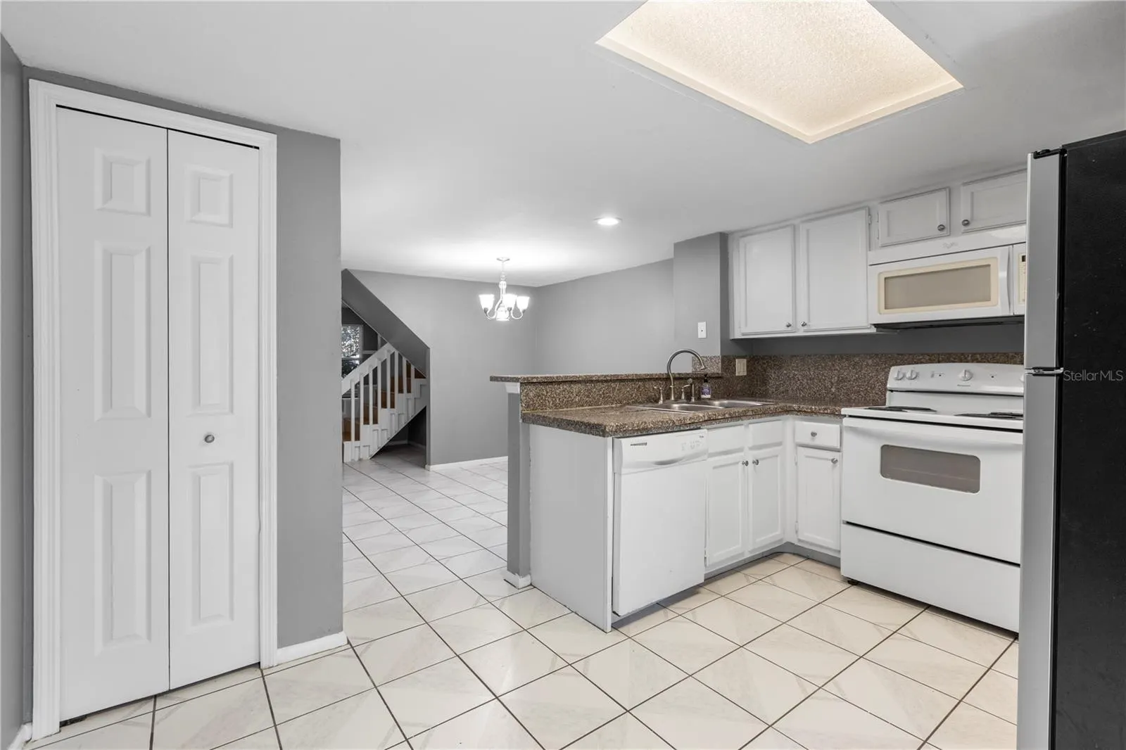 8511 J R MANOR DR