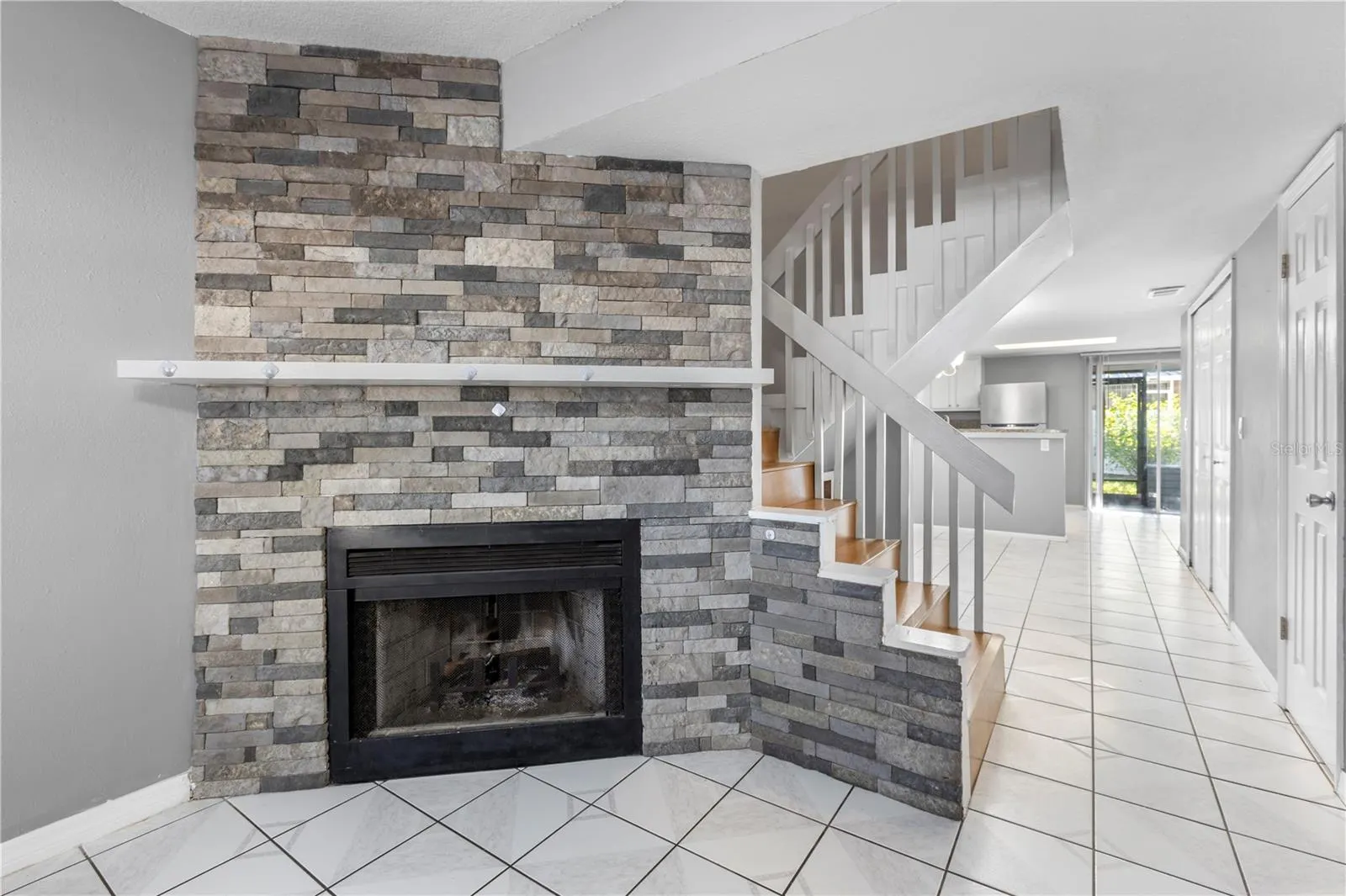 8511 J R MANOR DR