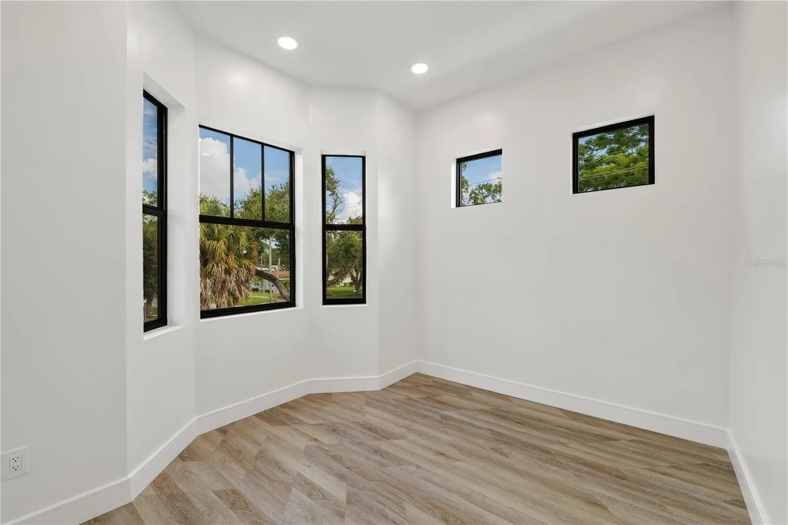 401 PARK BLVD