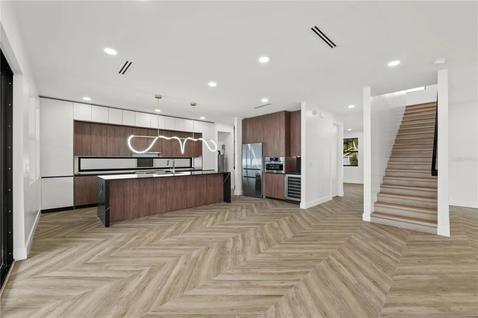 401 PARK BLVD