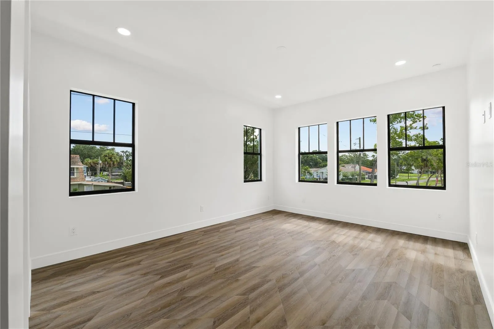 401 PARK BLVD