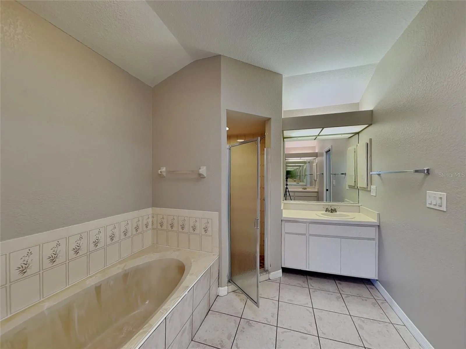 492 RIO DE JANEIRO AVE