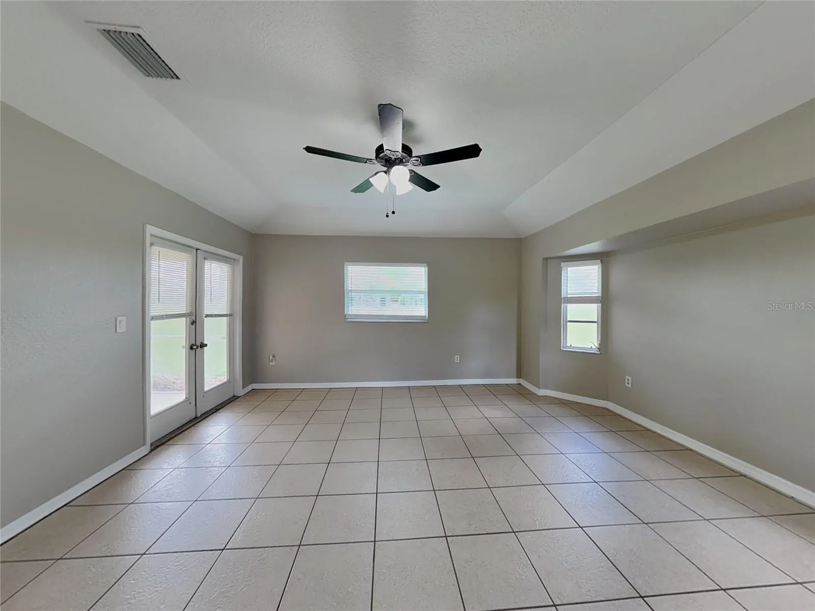 492 RIO DE JANEIRO AVE