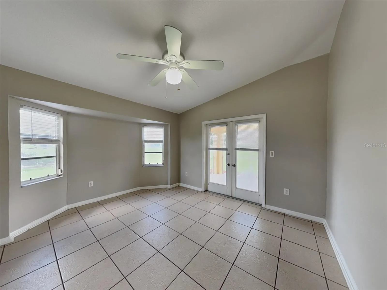 492 RIO DE JANEIRO AVE