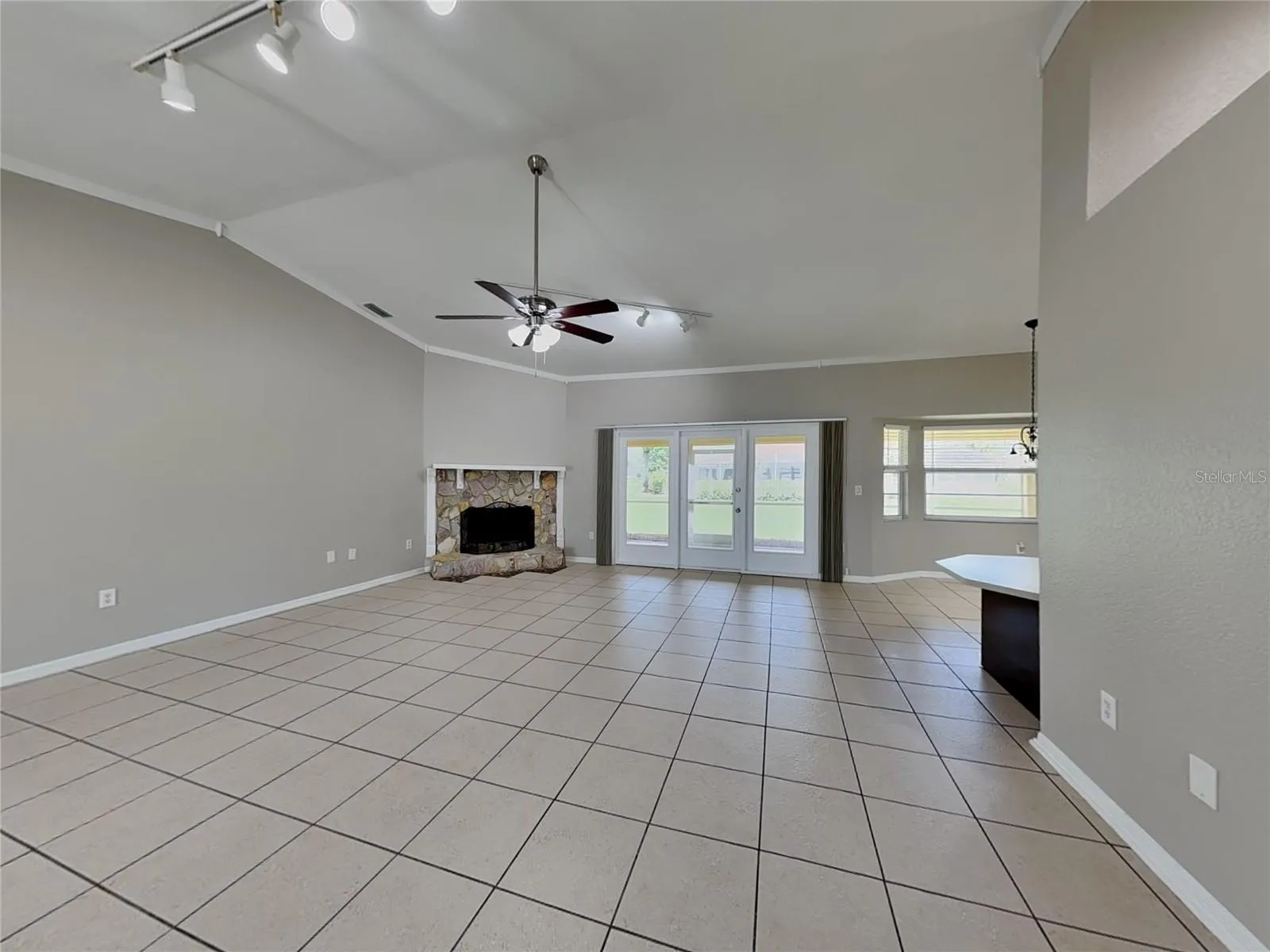 492 RIO DE JANEIRO AVE