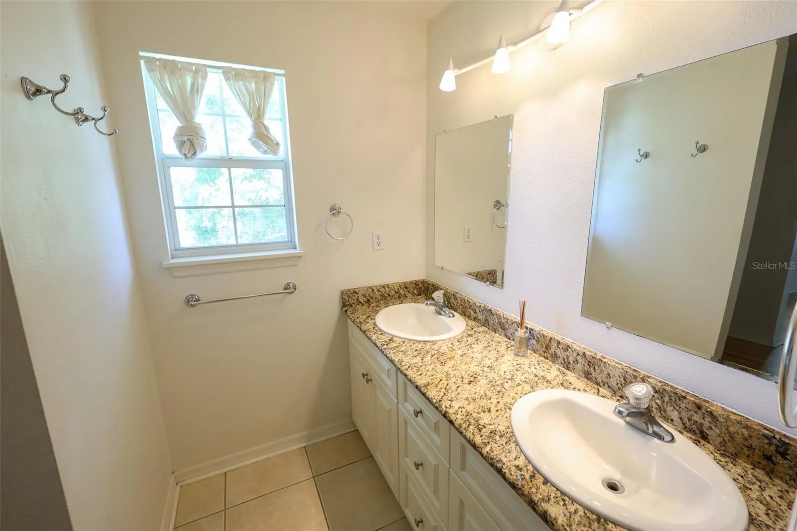 1116 SUNSET POINT RD #205, #205