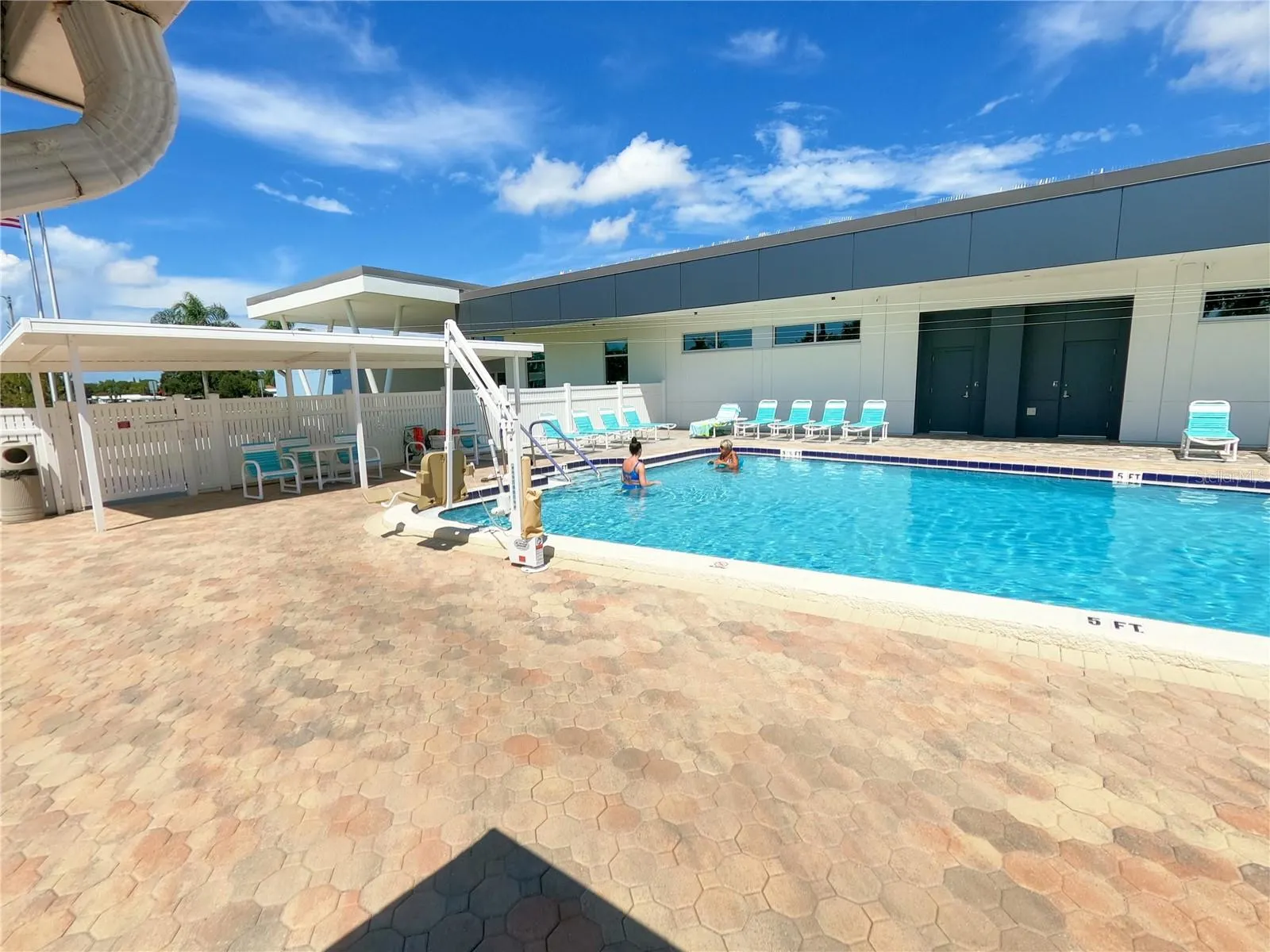 1100 BELCHER RD S #613, #613