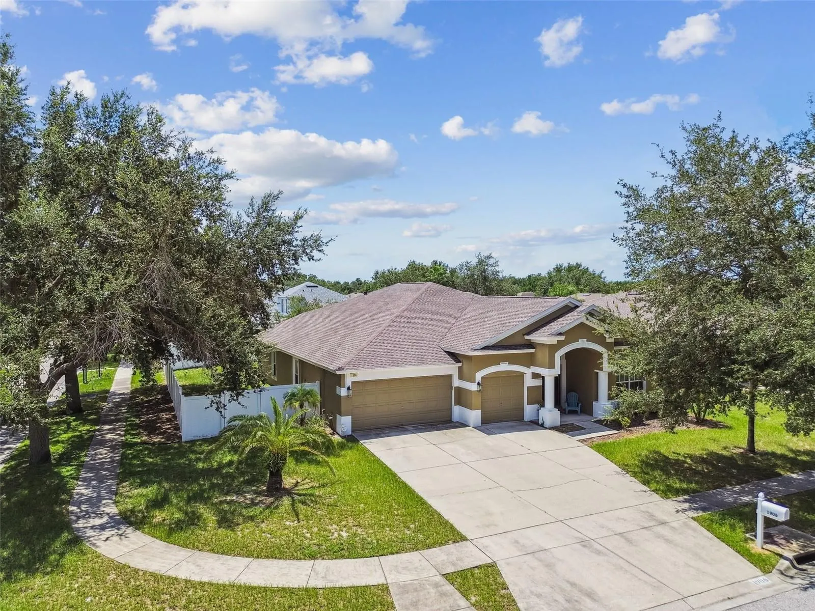 1906 HEARTLAND CIR