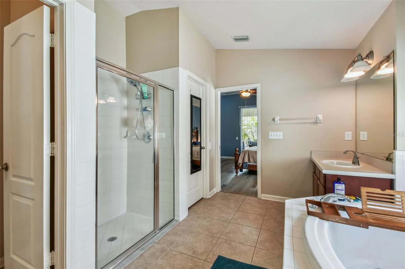 1906 HEARTLAND CIR