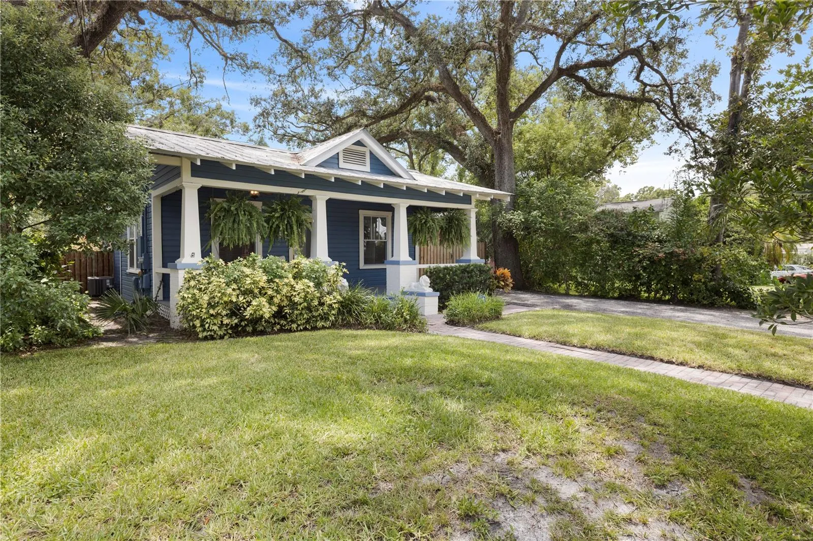 226 W FERN ST