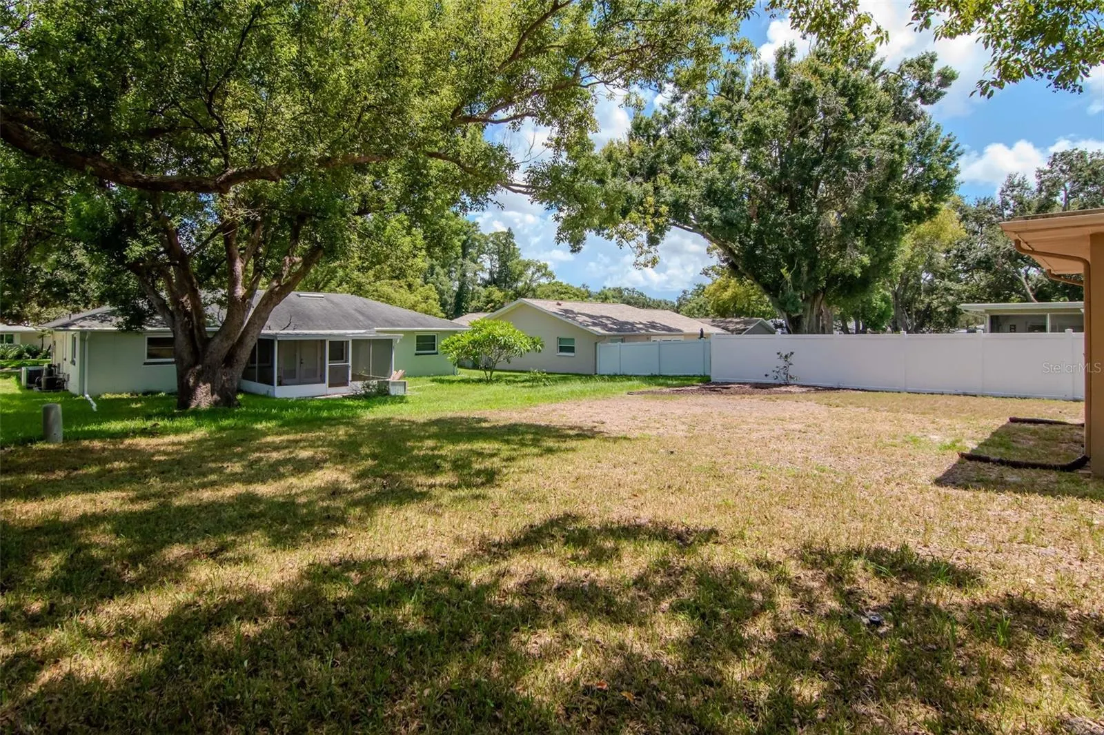3250 CAUSEWAY DR