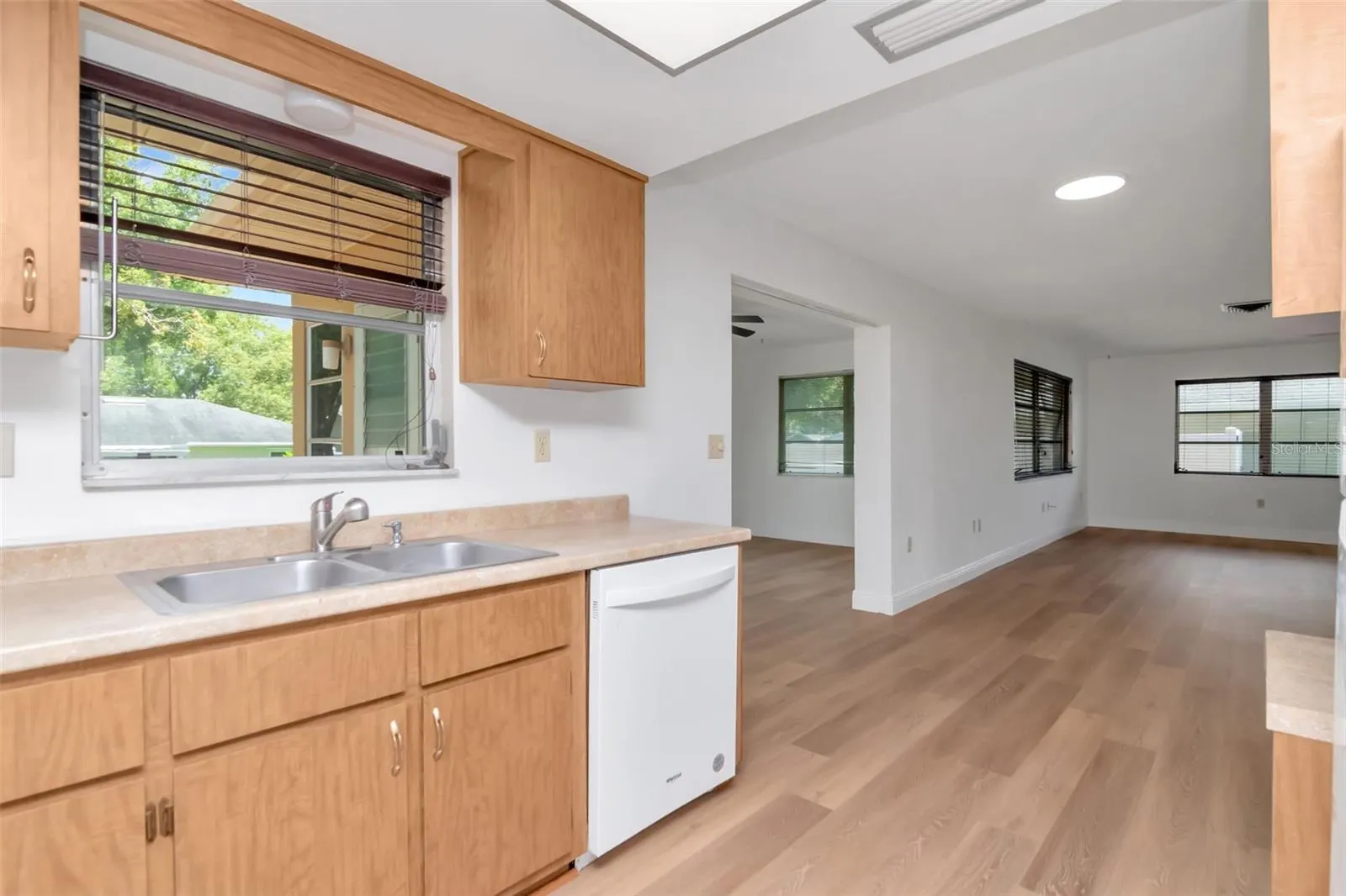 3250 CAUSEWAY DR