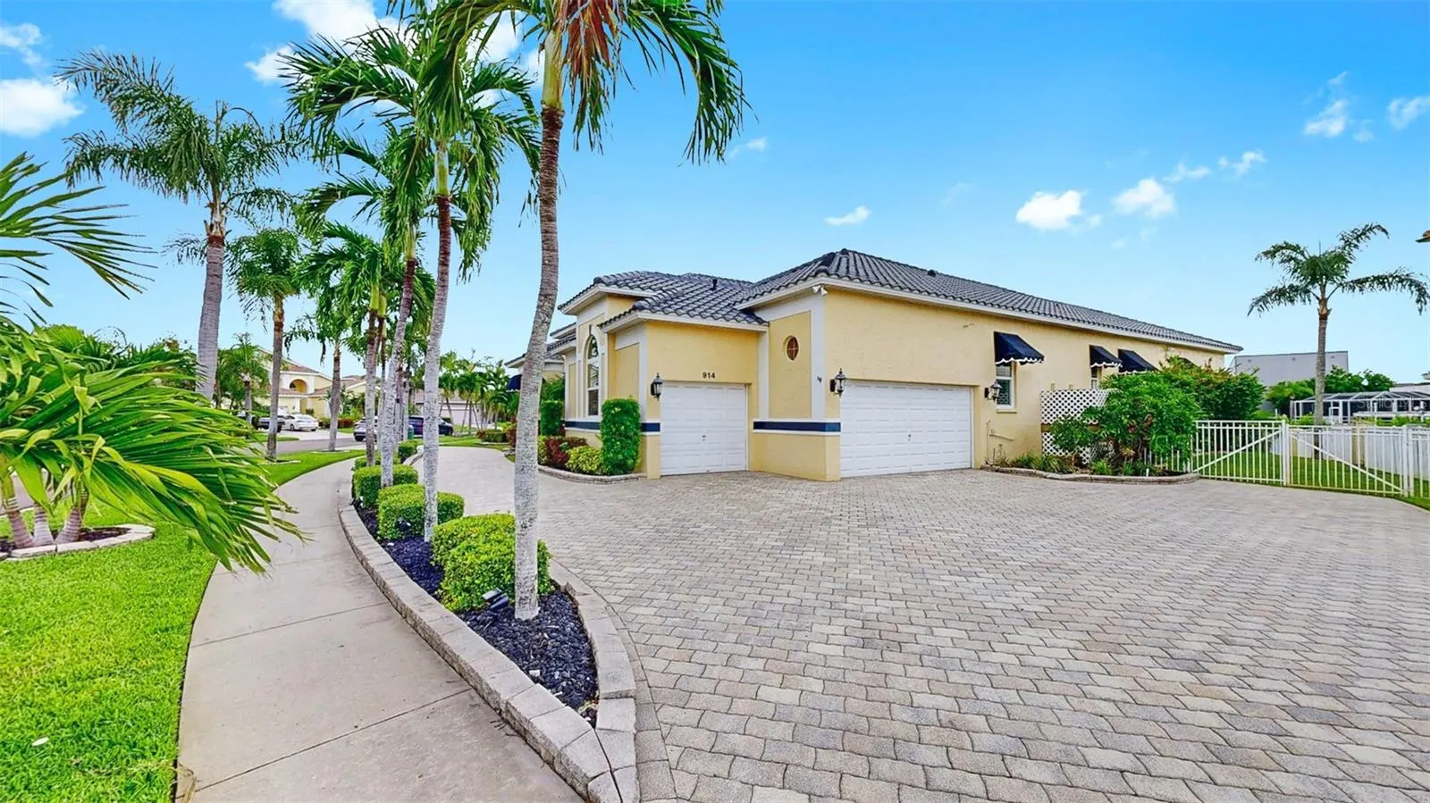 914 CAPRICCIO LN