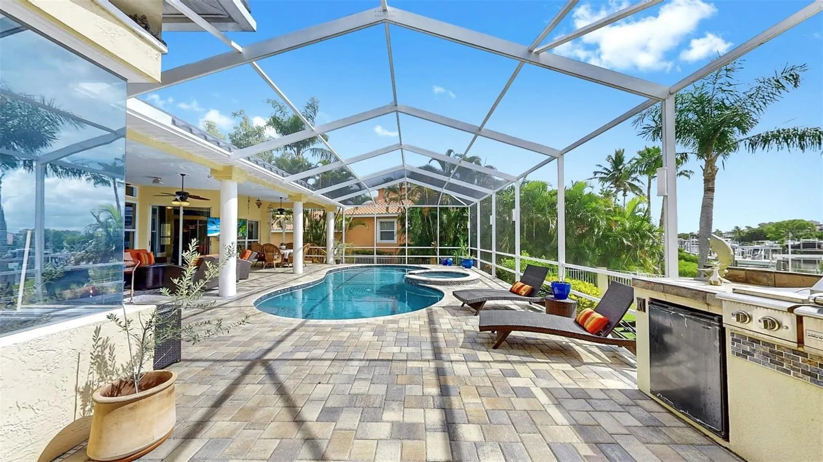 914 CAPRICCIO LN