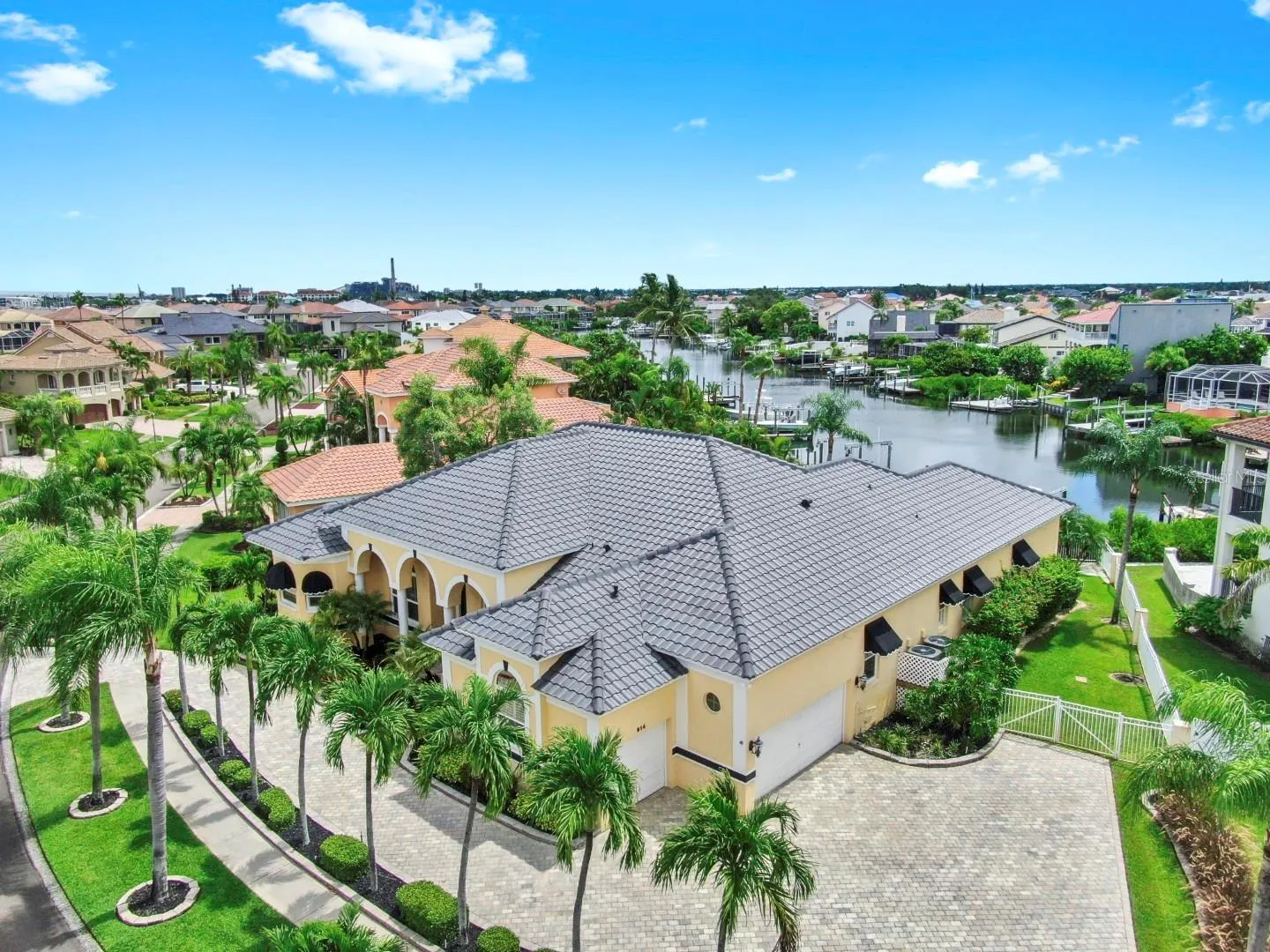 914 CAPRICCIO LN