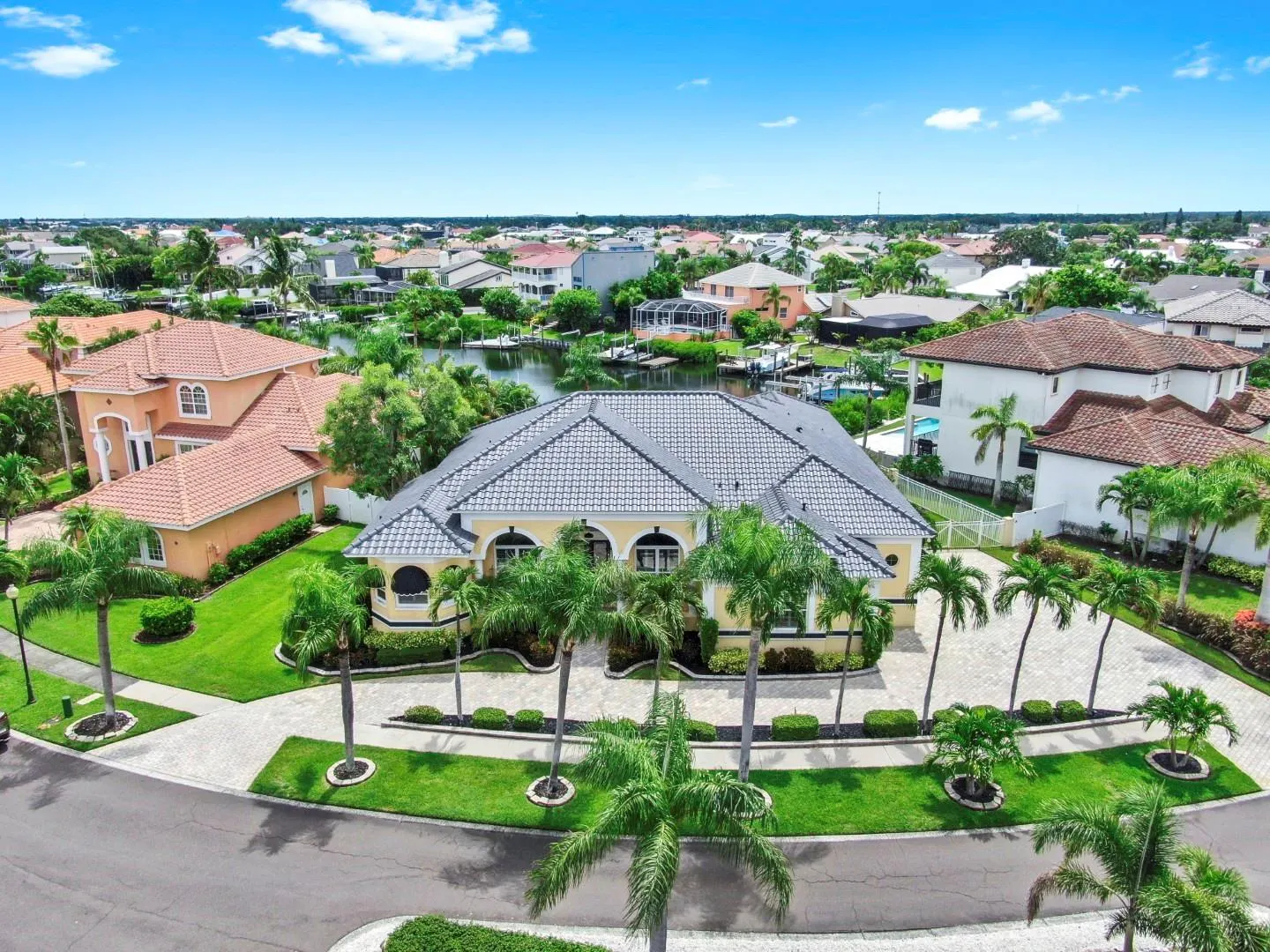 914 CAPRICCIO LN