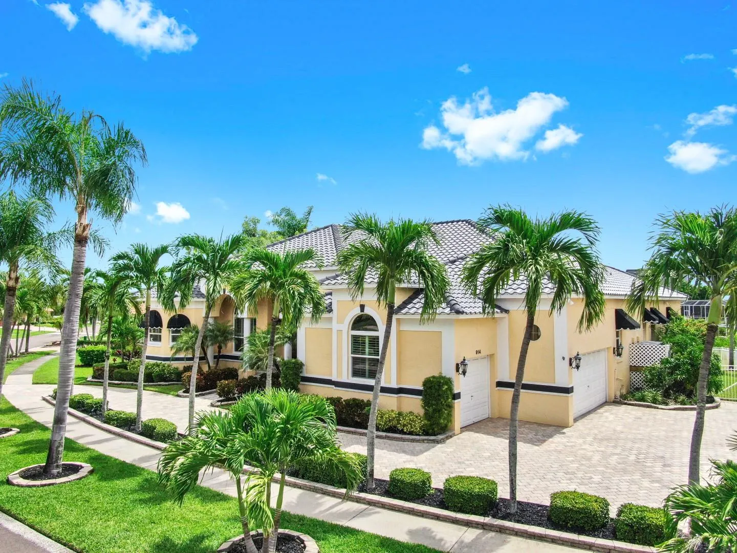 914 CAPRICCIO LN