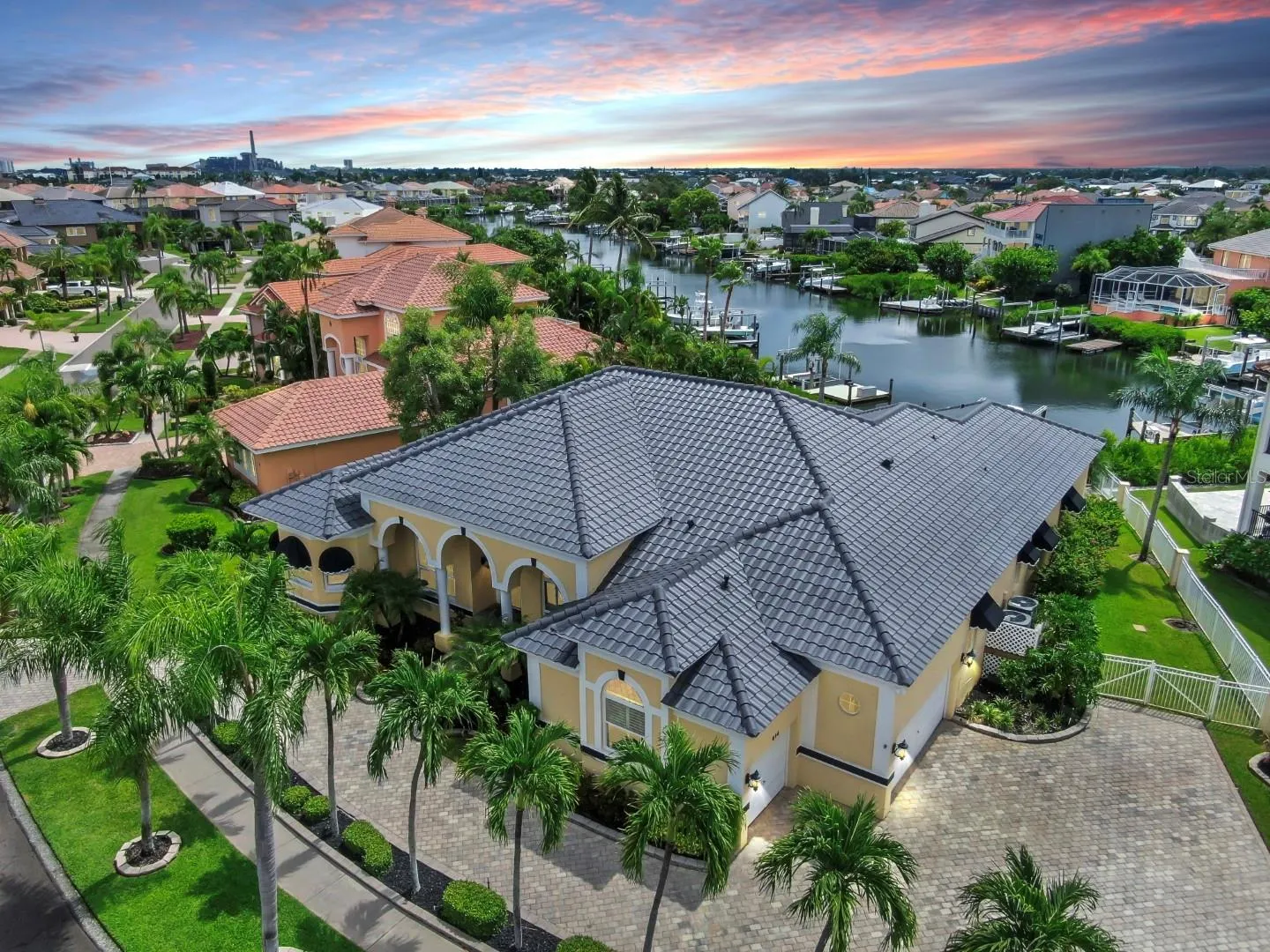914 CAPRICCIO LN